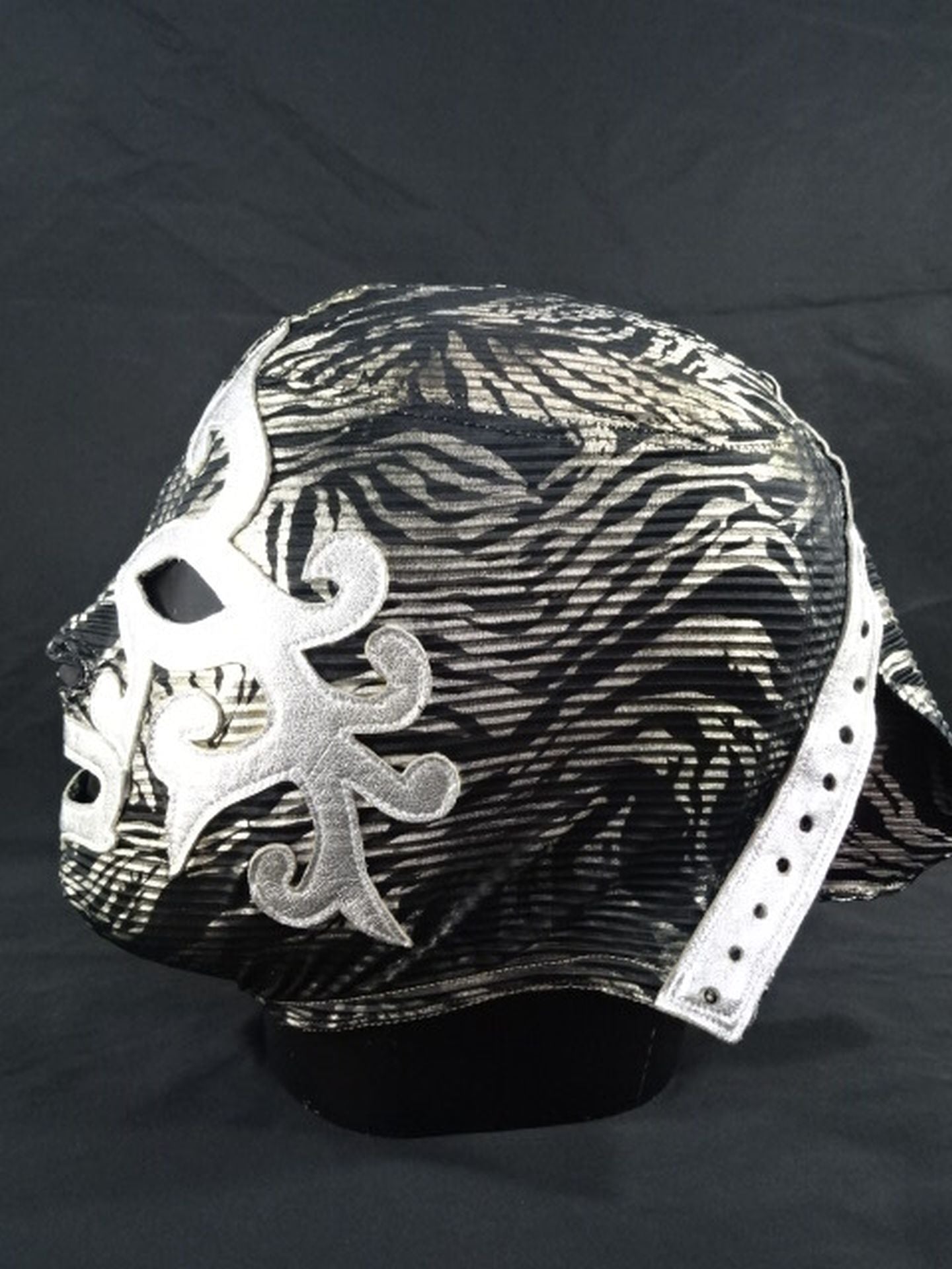 Mil Mascaras