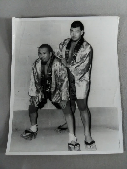 坂口征二&グレート小鹿 白黒大判写真
