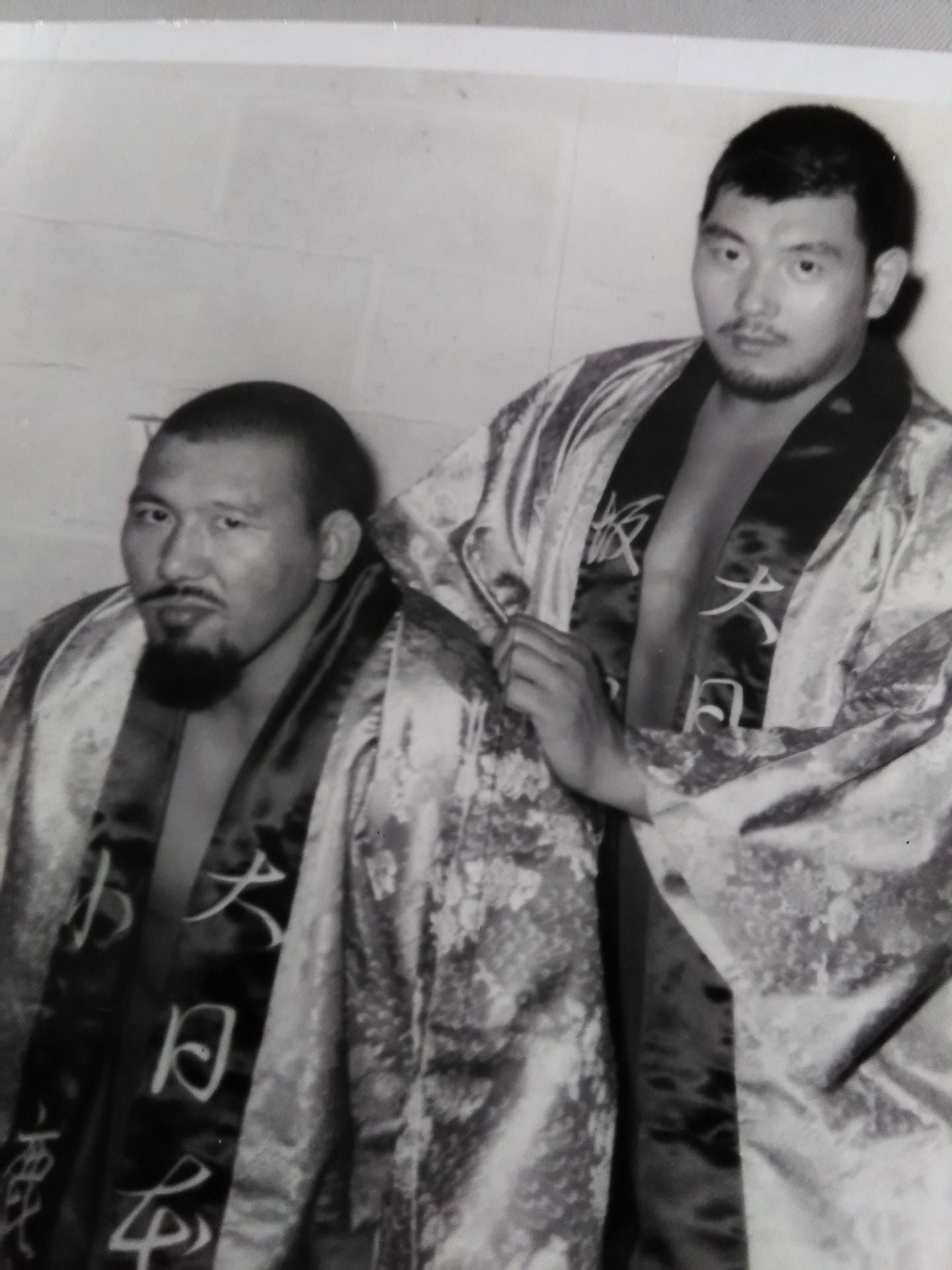 坂口征二&グレート小鹿 白黒大判写真