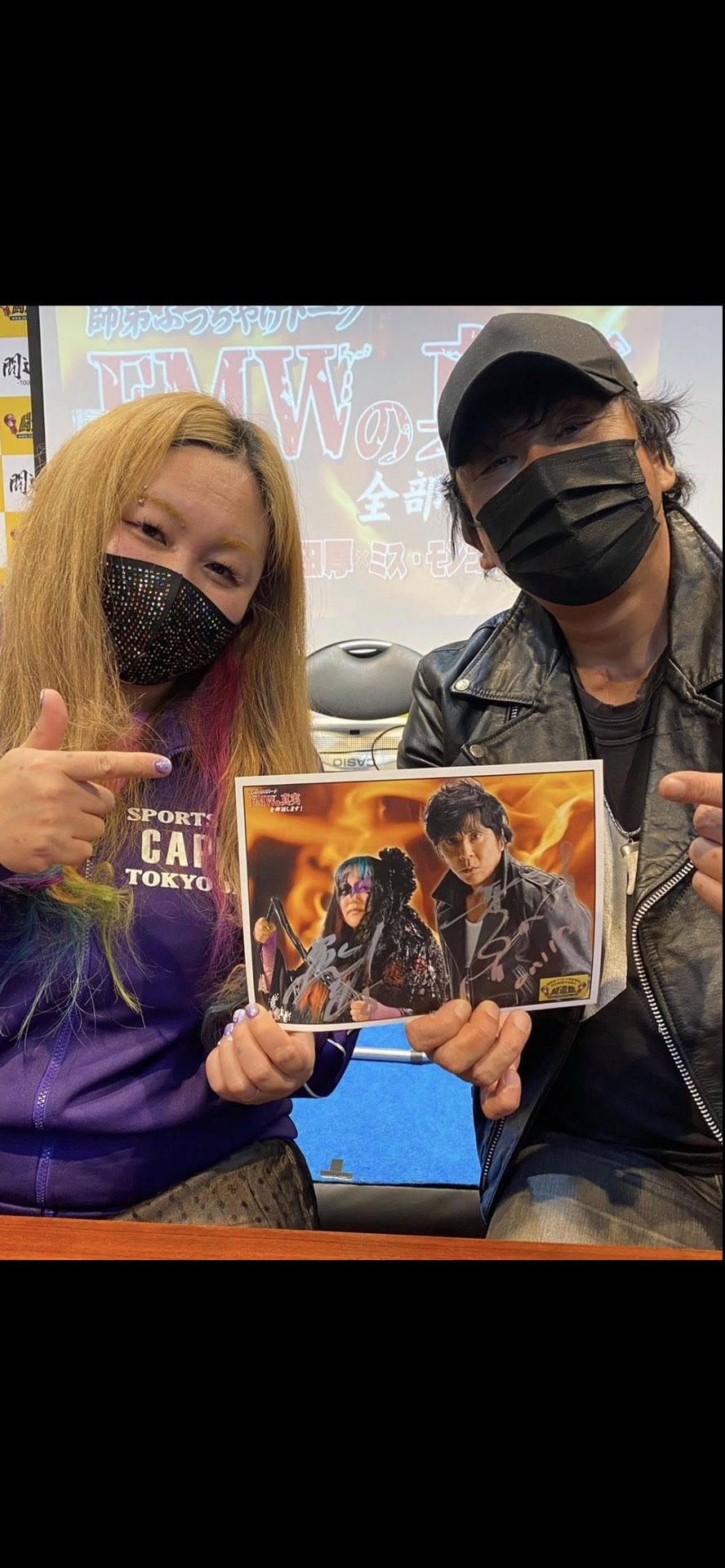 ★FMWの真実★ 大仁田厚&ミス・モンゴル 直筆Wサイン入りイベント限定ポートレート