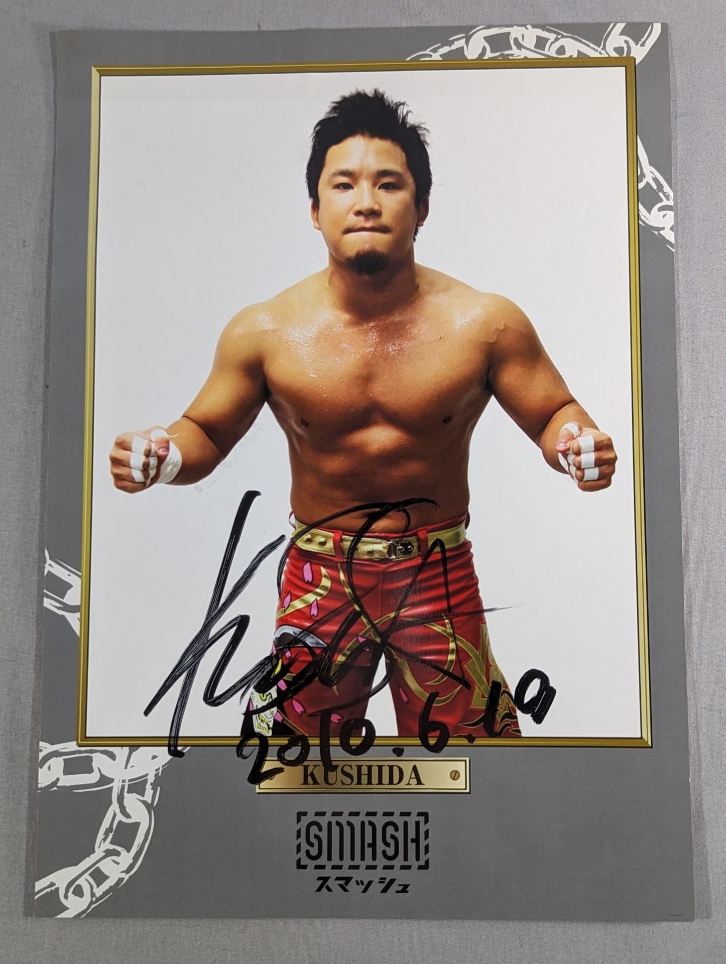 ☆SMASH☆ KUSHIDA 直筆サイン入りポートレート – 闘道館