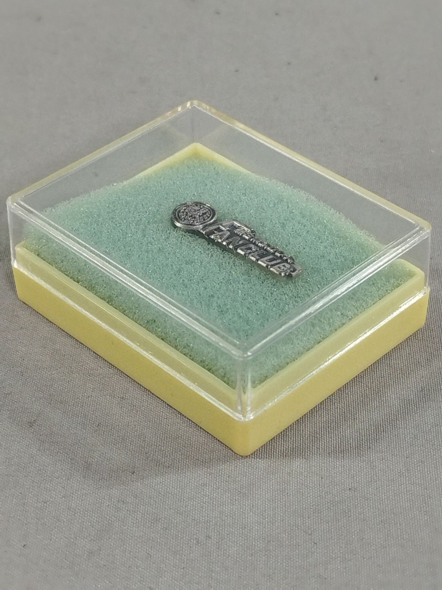 新日本プロレスFANCLUB ピンバッジ