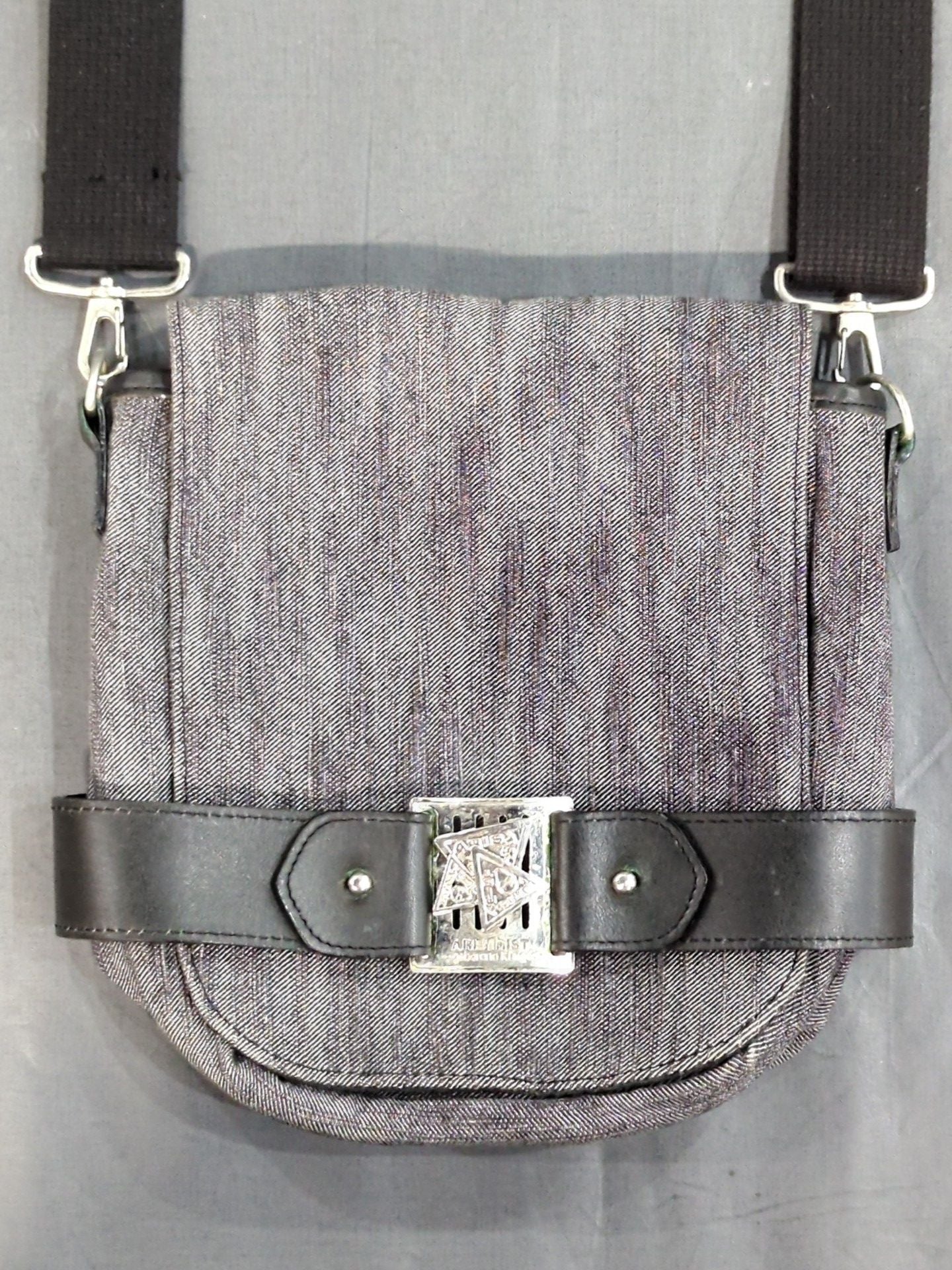 ★ ★ ARISTRIST Belt & Buckle Shoulder Bag