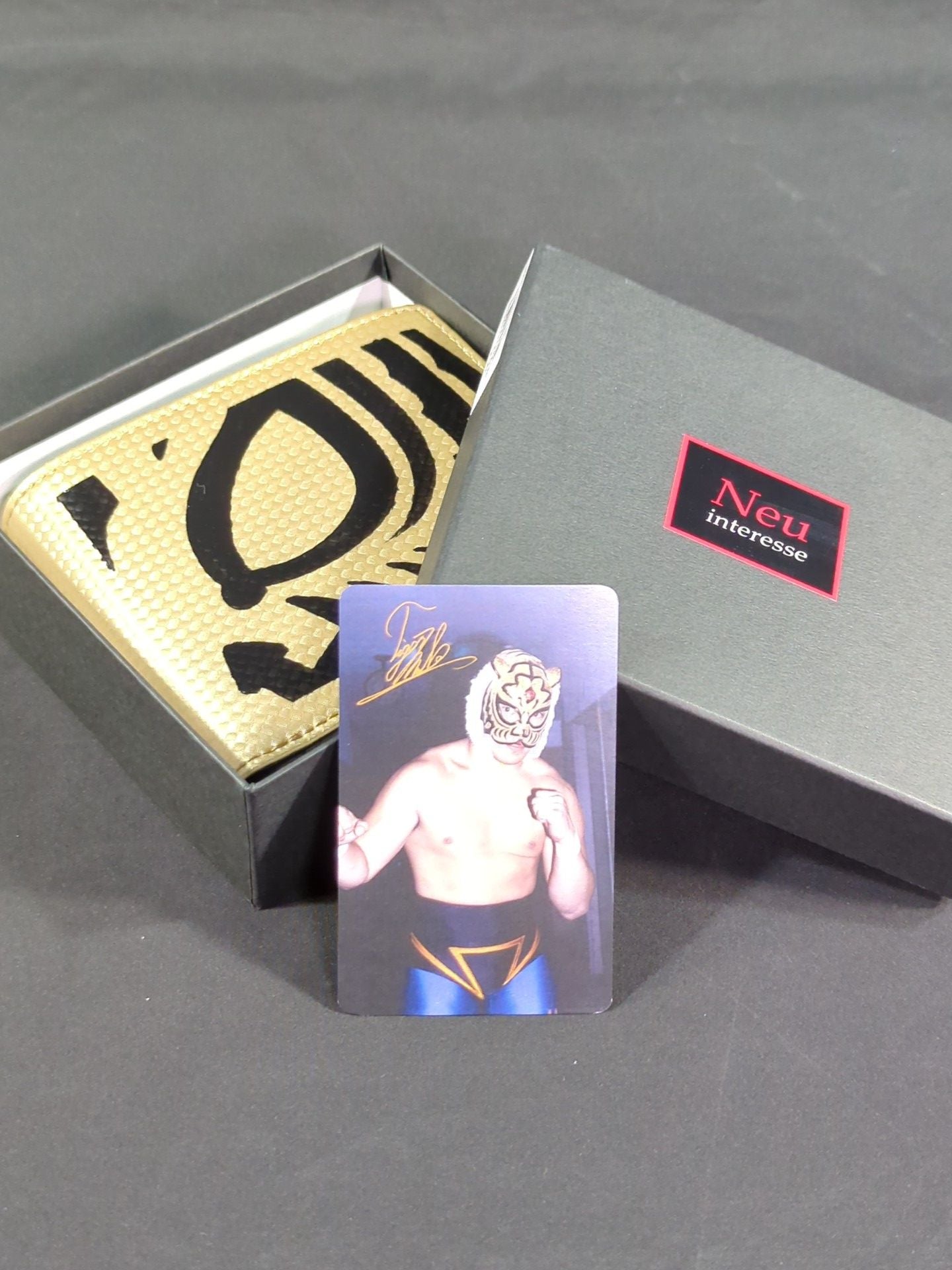 ★初代タイガーマスク 二つ折り財布★ SCHATTEN―THE FIRST TIGER MASK MODEL