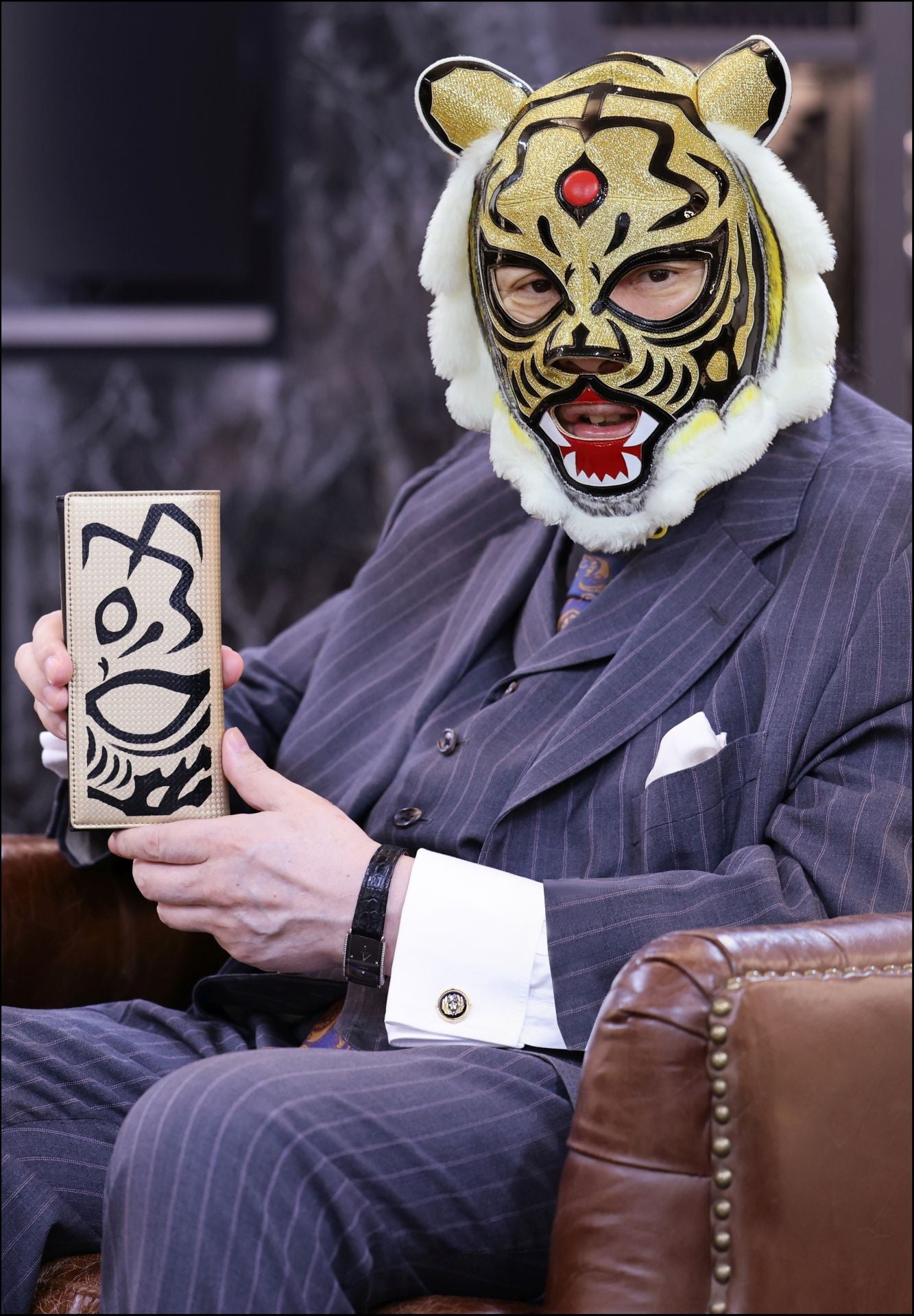 ★初代タイガーマスク 二つ折り財布★ SCHATTEN―THE FIRST TIGER MASK MODEL