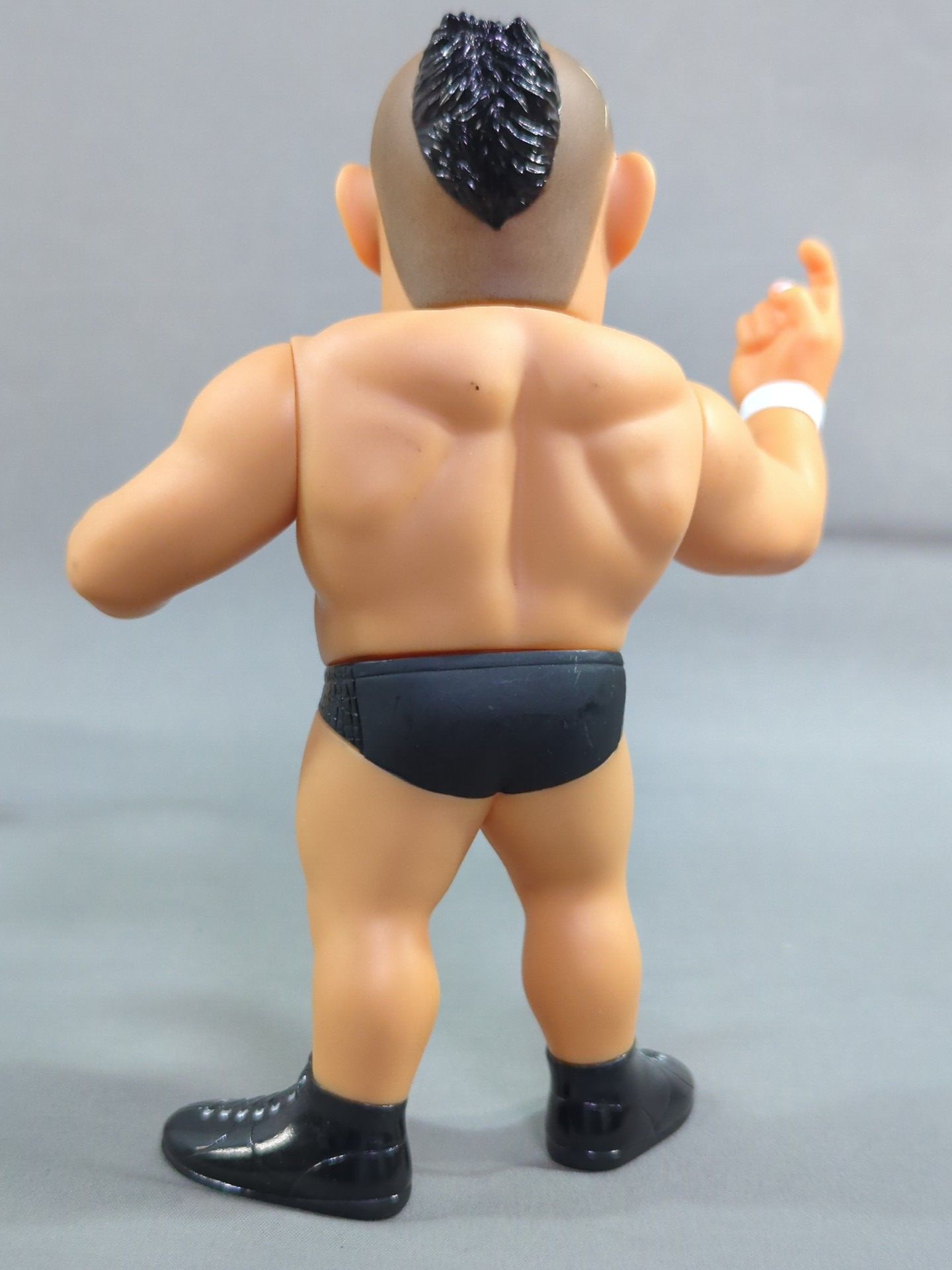 鈴木みのる(黒パンツ)