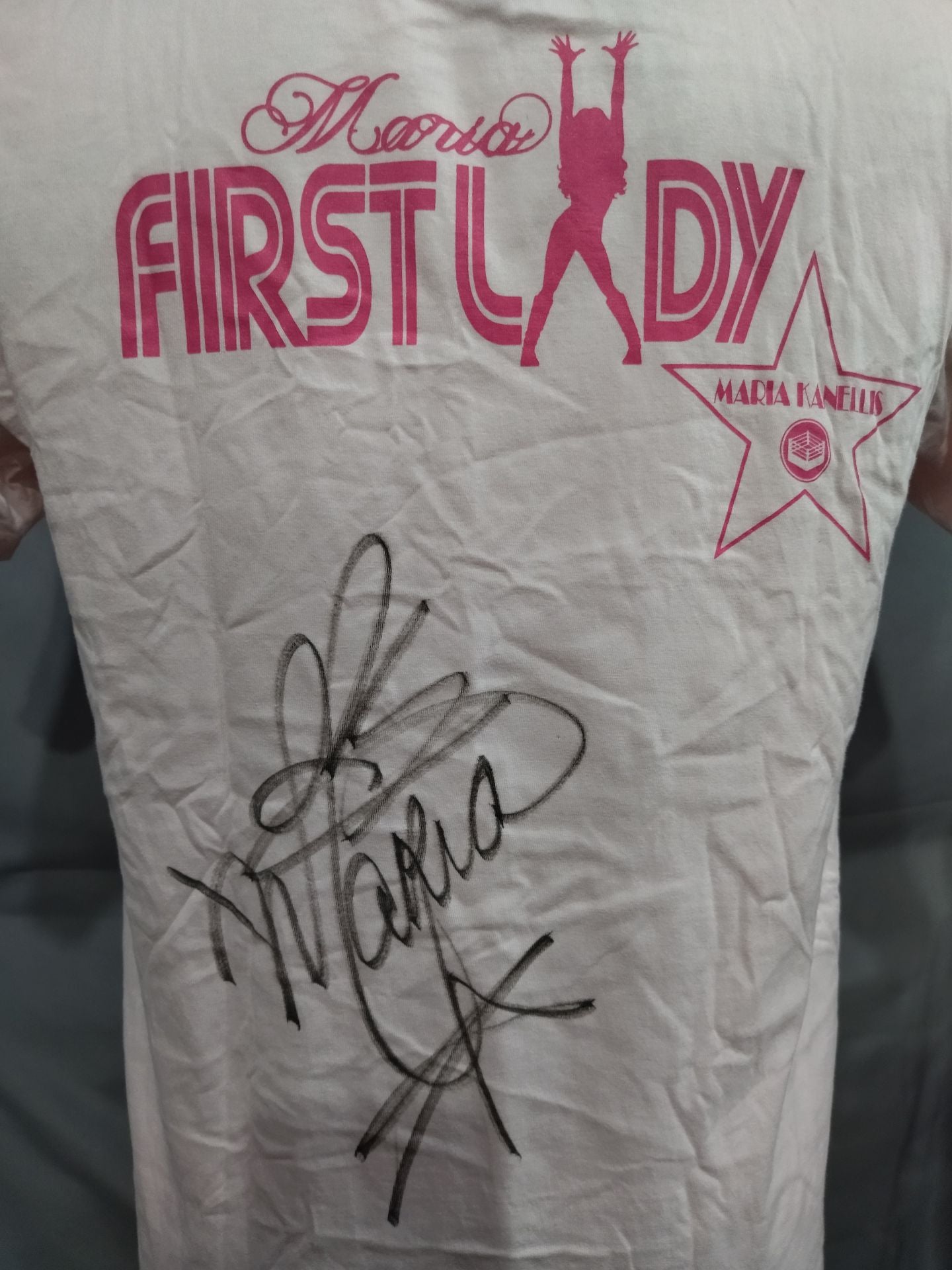 【直筆サイン入り】マリア・ケネリス「FIRST LADY」坂井永年氏イラストTシャツ