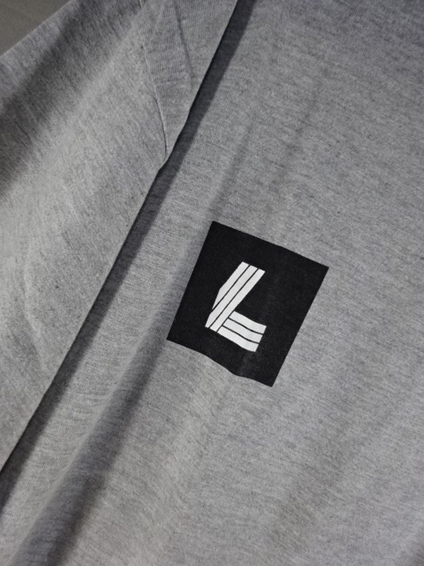 YOSHI-HASHI "STAY GOLD" T-SHIRT (GRAY)