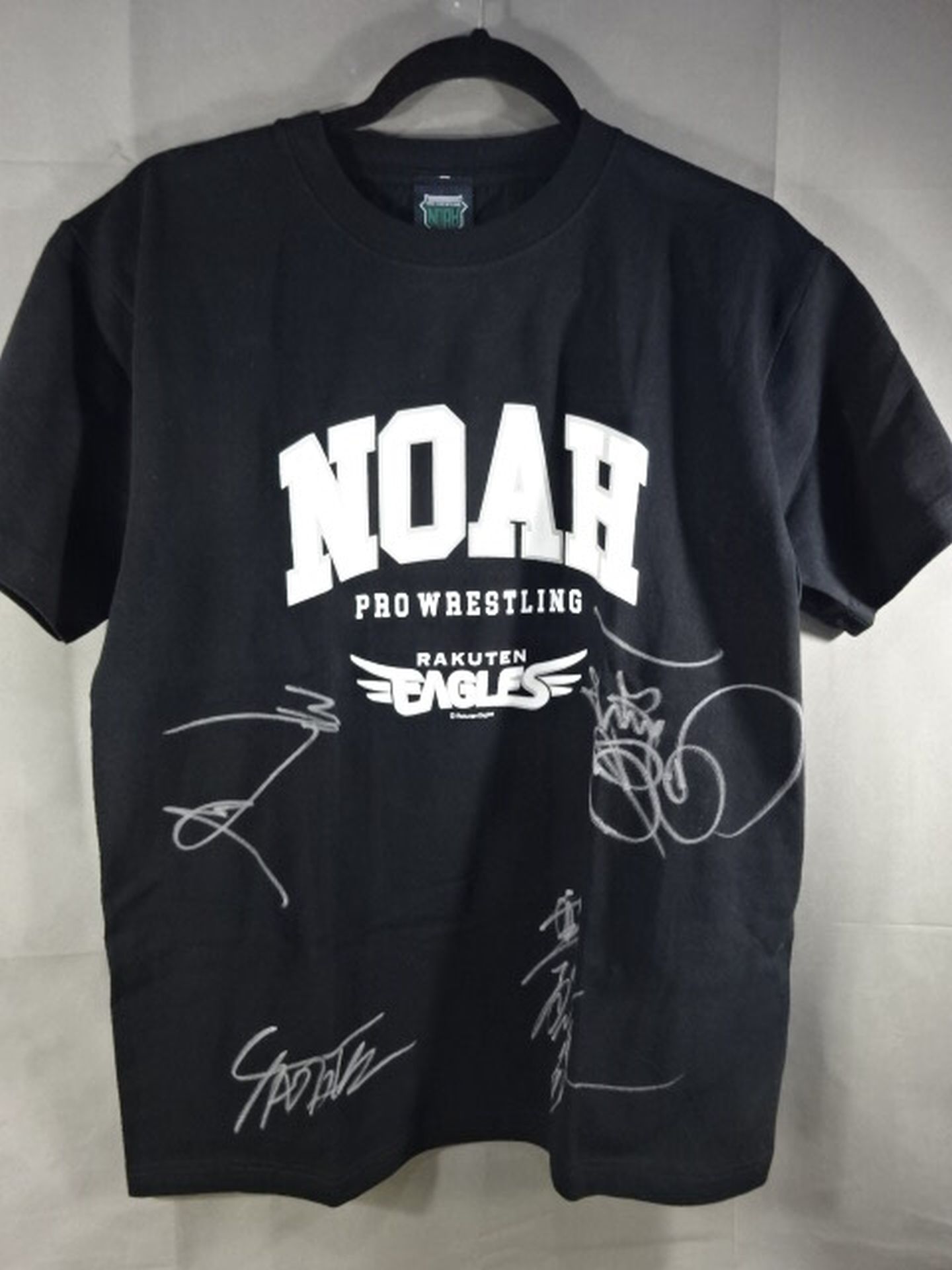 [4 fighters hand signed autograph NOAH×Rakuten Golden Eagles collaboration T-shirt