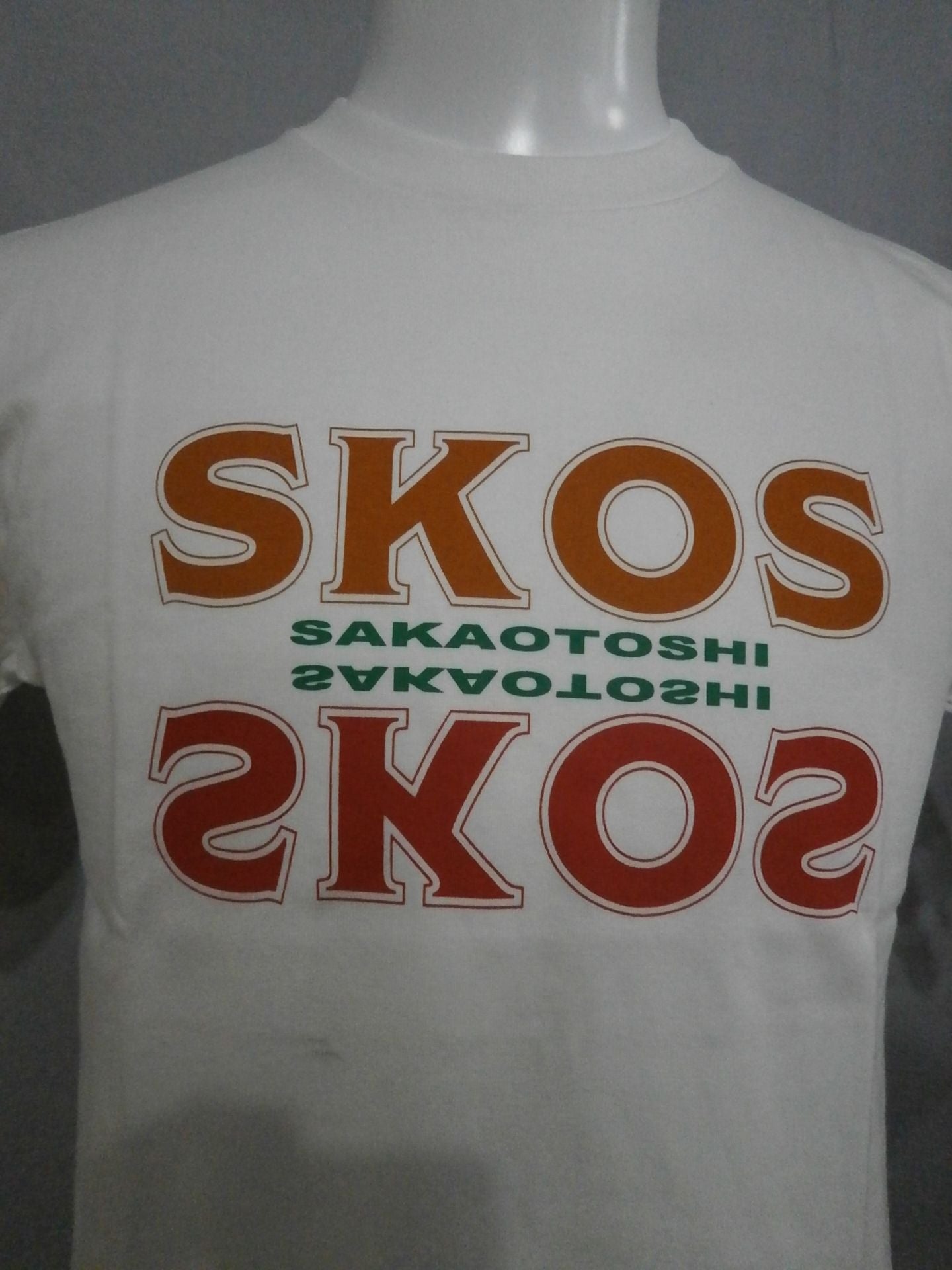 鈴木みのる「SKOS SAKAOTOSHI」Tシャツ②(ホワイト)