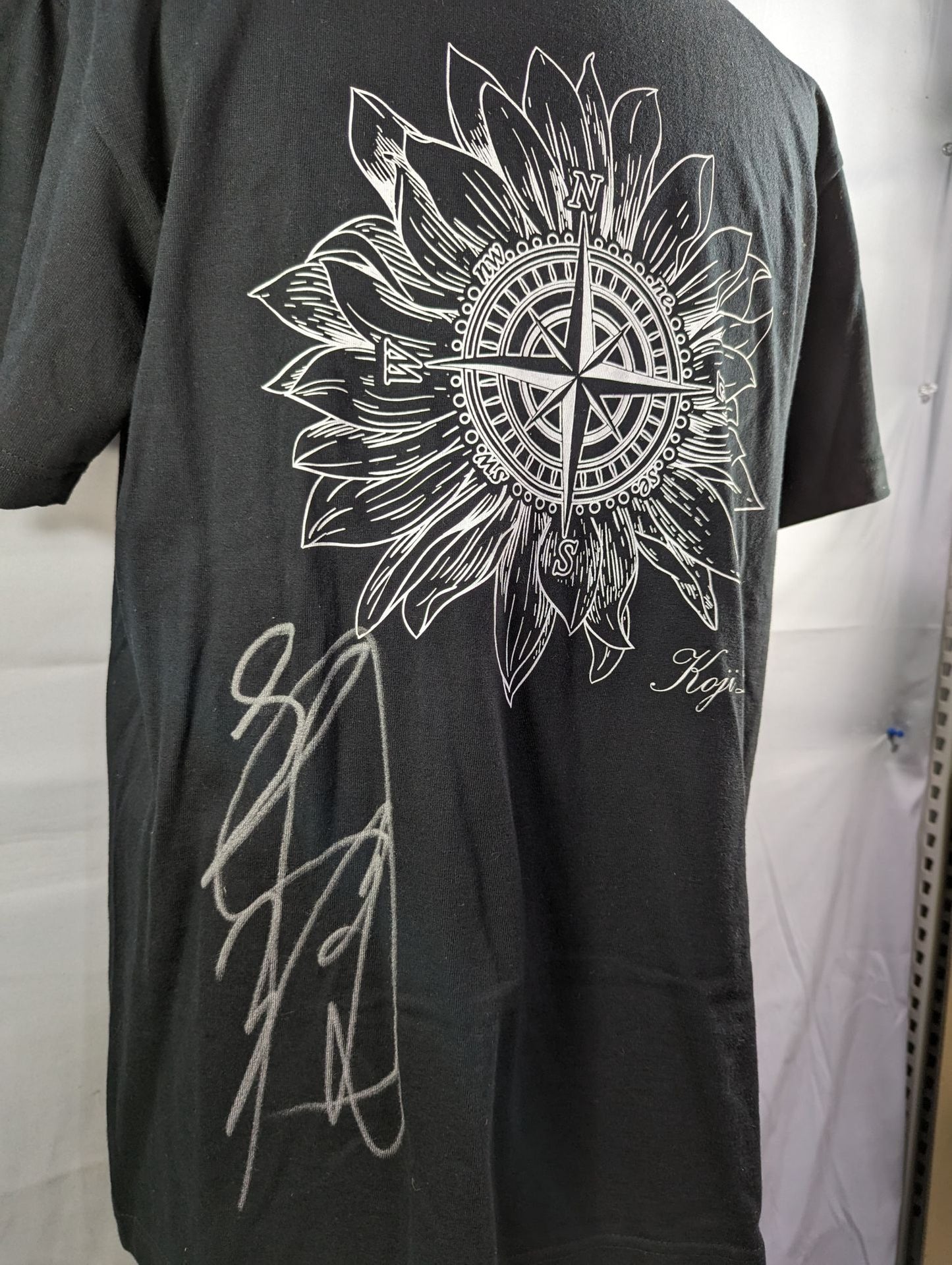 【hand signed autograph】 Koji Doi  " Koji Doi illustration T-shirt