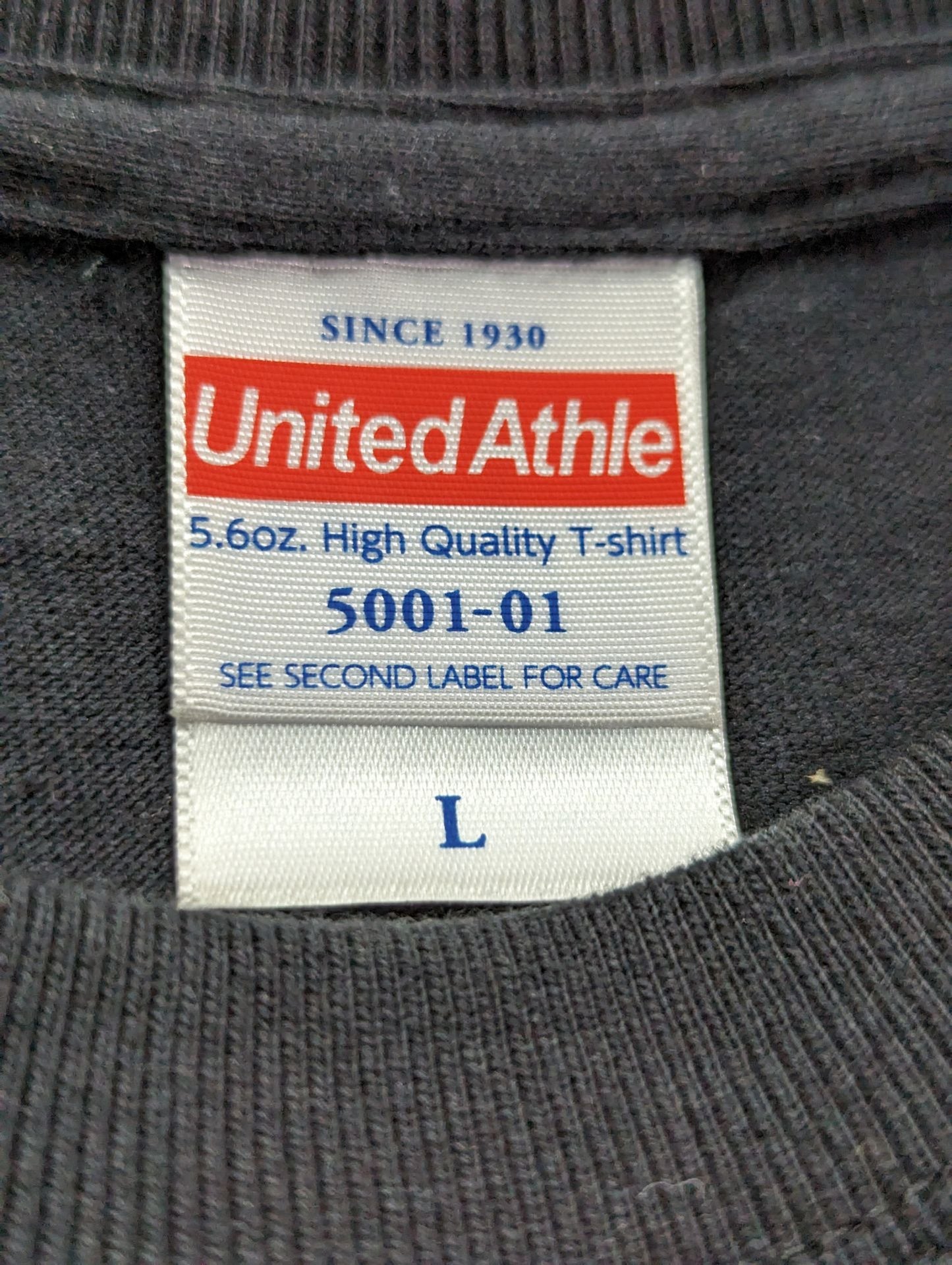 【hand signed autograph】 Koji Doi  " Koji Doi illustration T-shirt