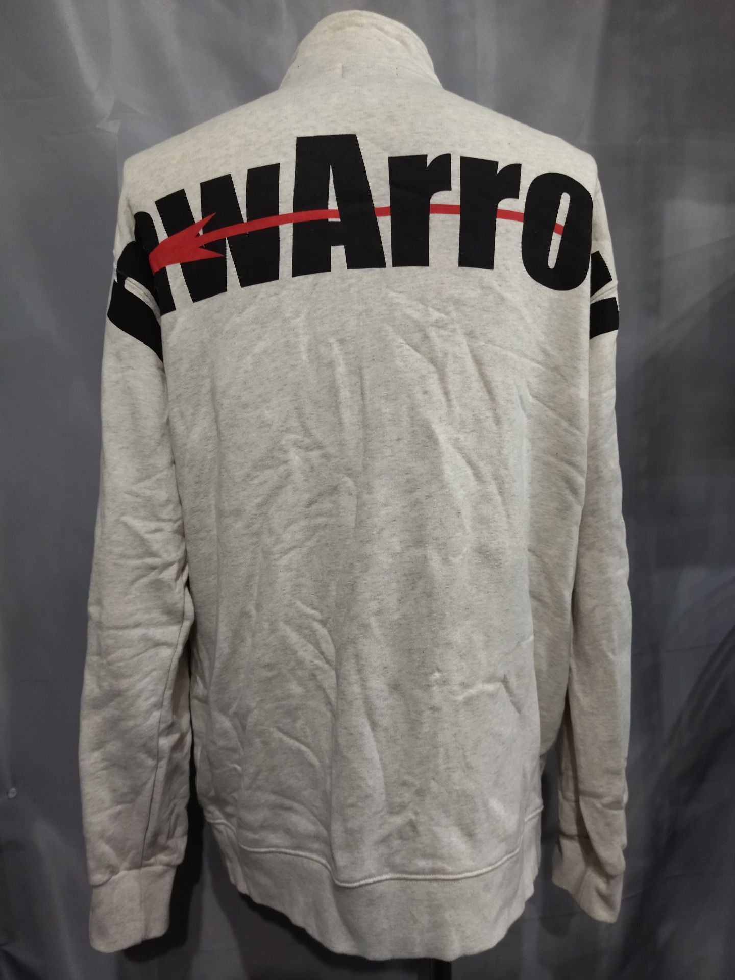 鈴木みのる「mwArrow」ZIPスウェット / オートミール