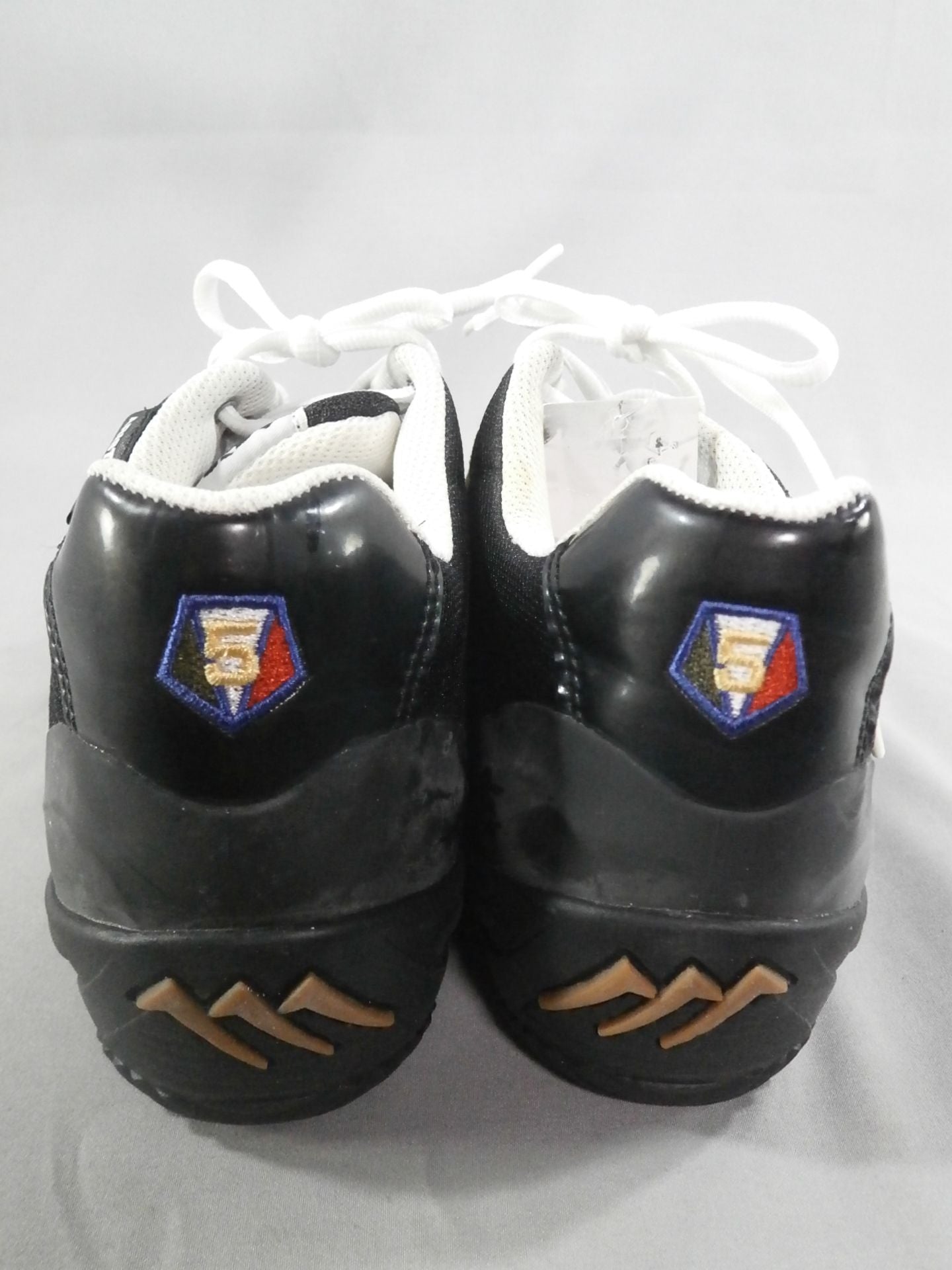 ARISTRIST×AGLA コラボフットサルシューズ