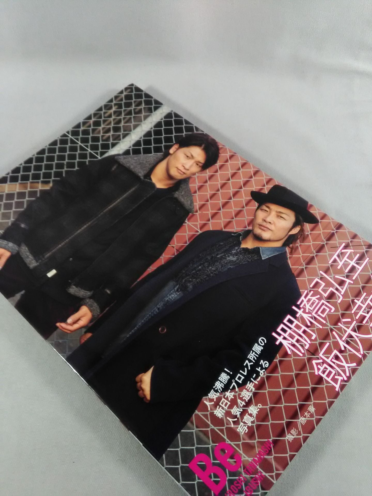 【Shinsuke Nakamura & Kazuchika Okada hand signed autograph 】Shinsuke Nakamura ×Kazuchika Okada Hiroshi Tanahashi