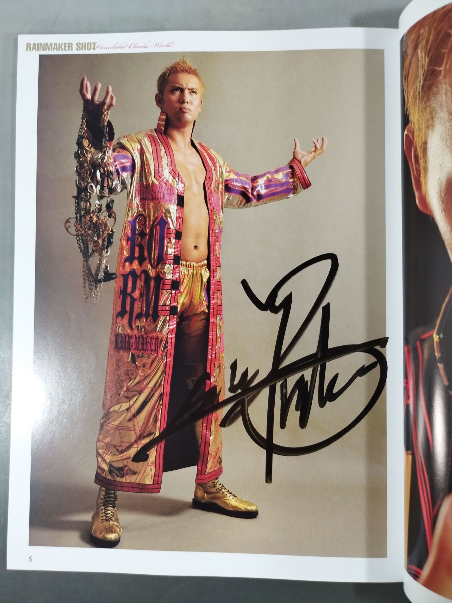 【Hand Signed Autograph】 Sports Album 37 "Rainmaker" Kazuchika Okada
