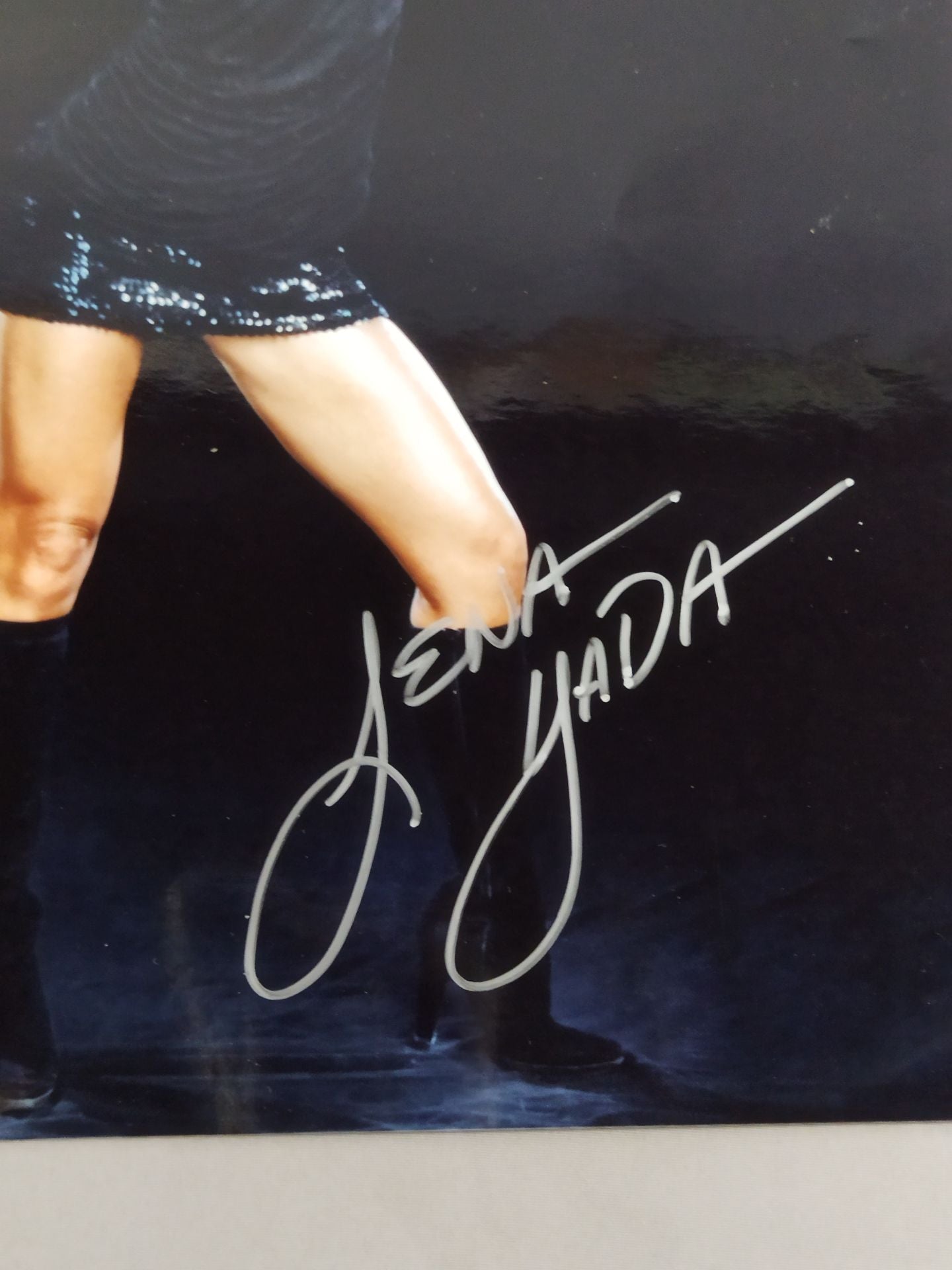 レナ・ヤダ 直筆サイン入りポートレート
