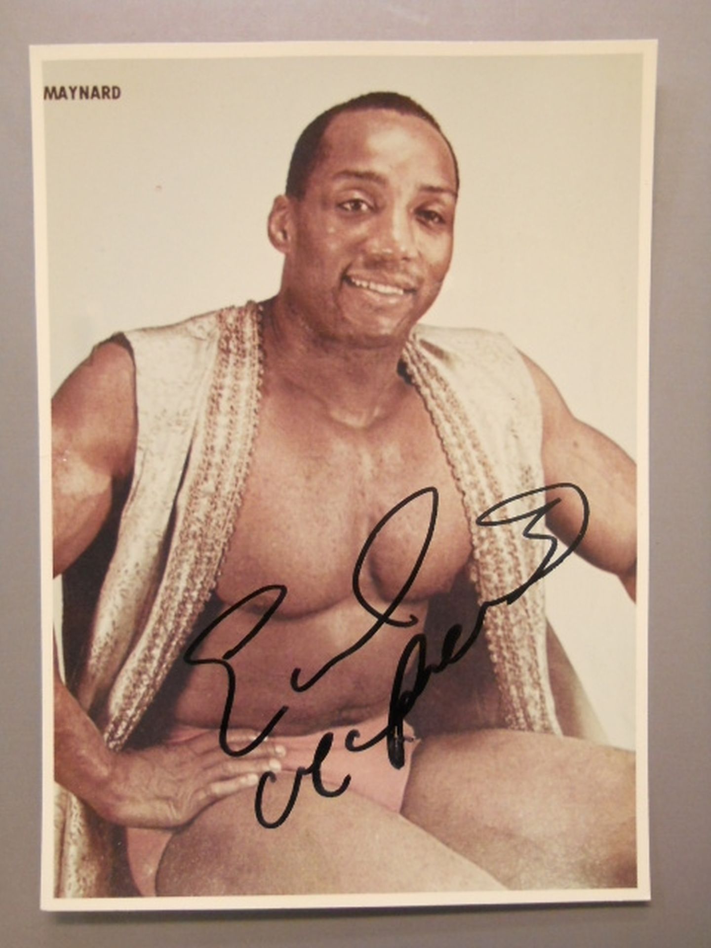 Earl Maynard hand signed autograph  photo ②