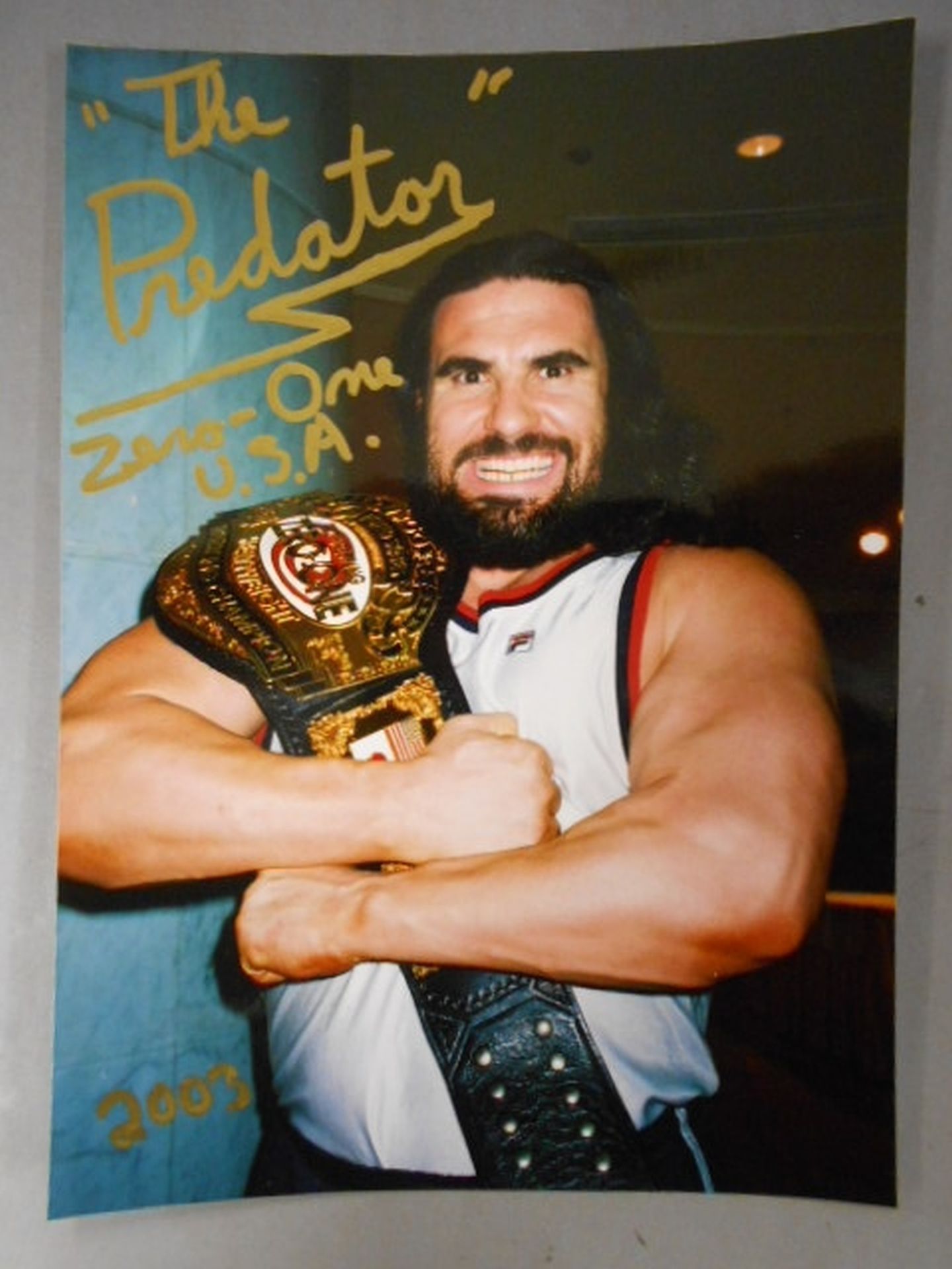 ザ・プレデター 直筆サイン入り 生写真①