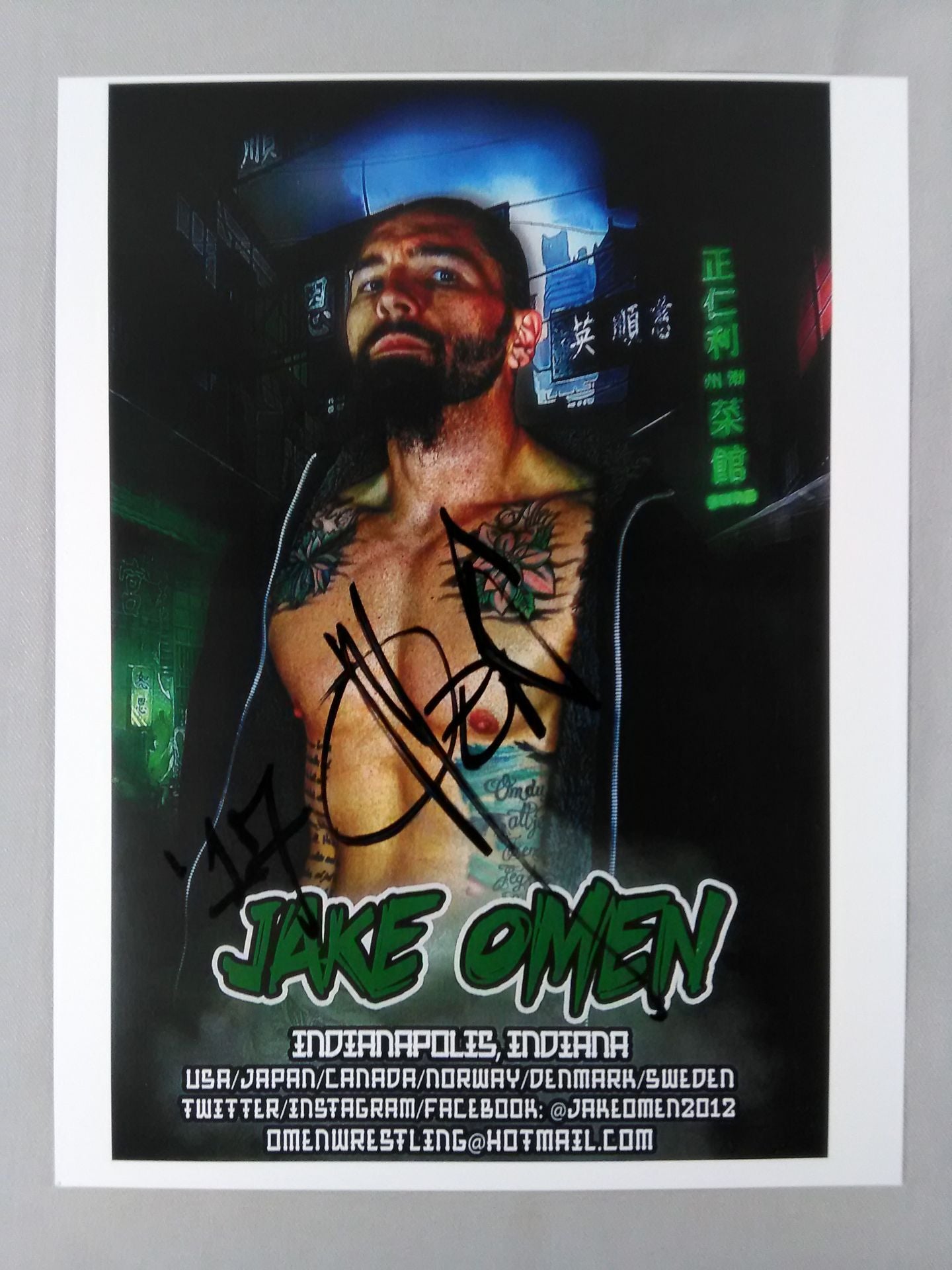 ジェイク・オーメン 直筆サイン入りポートレート(A-1)