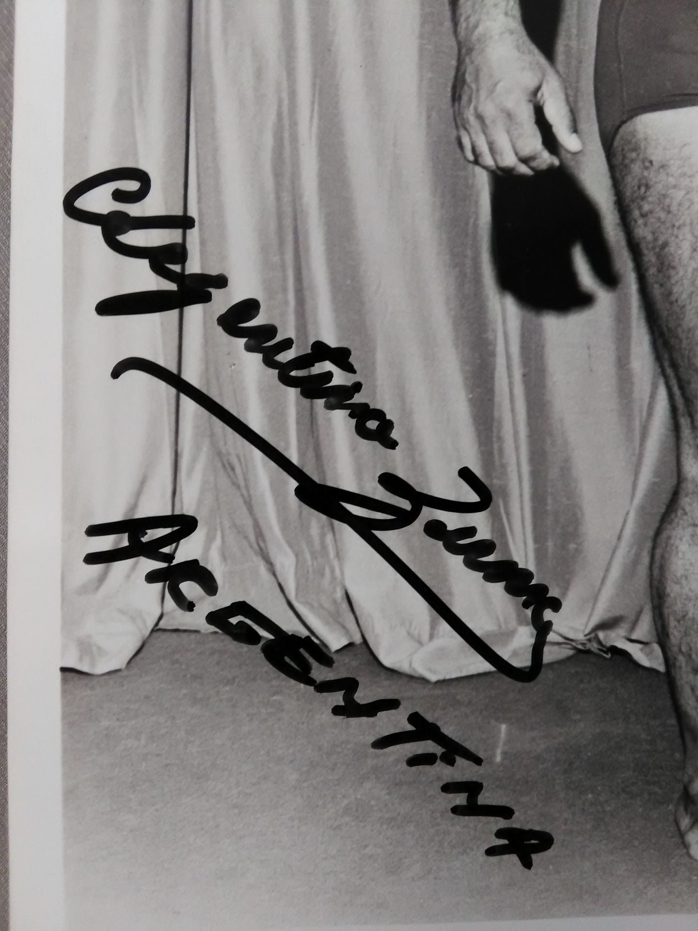 アルゼンチン・ズマ 直筆サイン入り 白黒ポートレート①