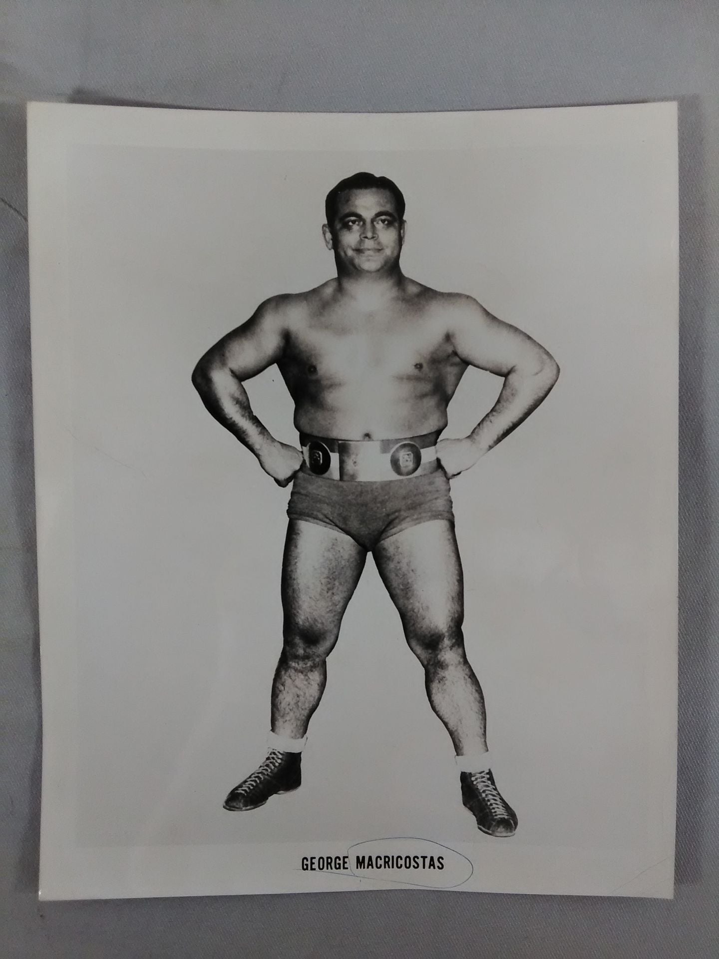 ジョージ・マクリコスタス 白黒ポートレート①