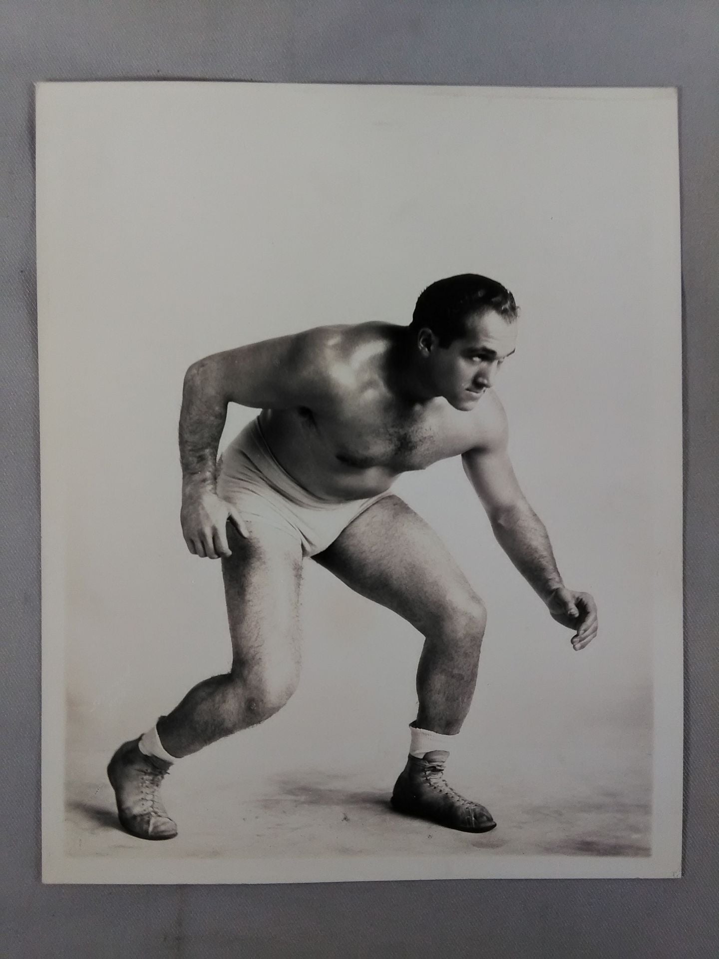 バケット・ゴールデンバーグ 白黒ポートレート①