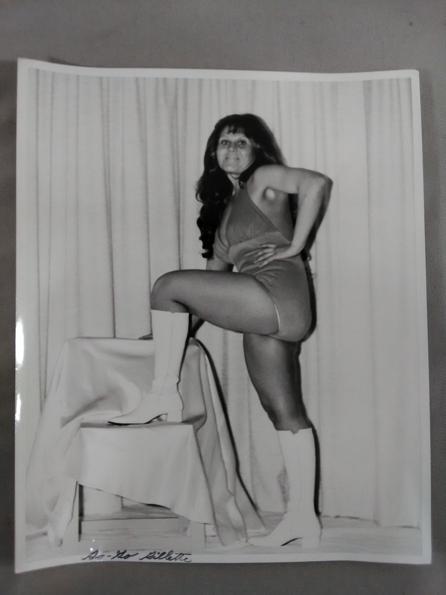 ゴーゴー・ギルティ 白黒ポートレート⑤