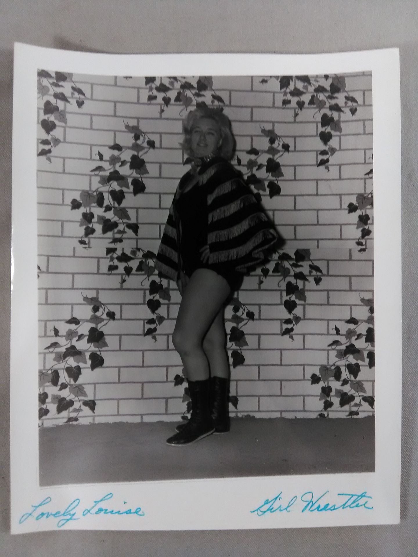 Lovely Lewis Black and White Pro-Photo ④