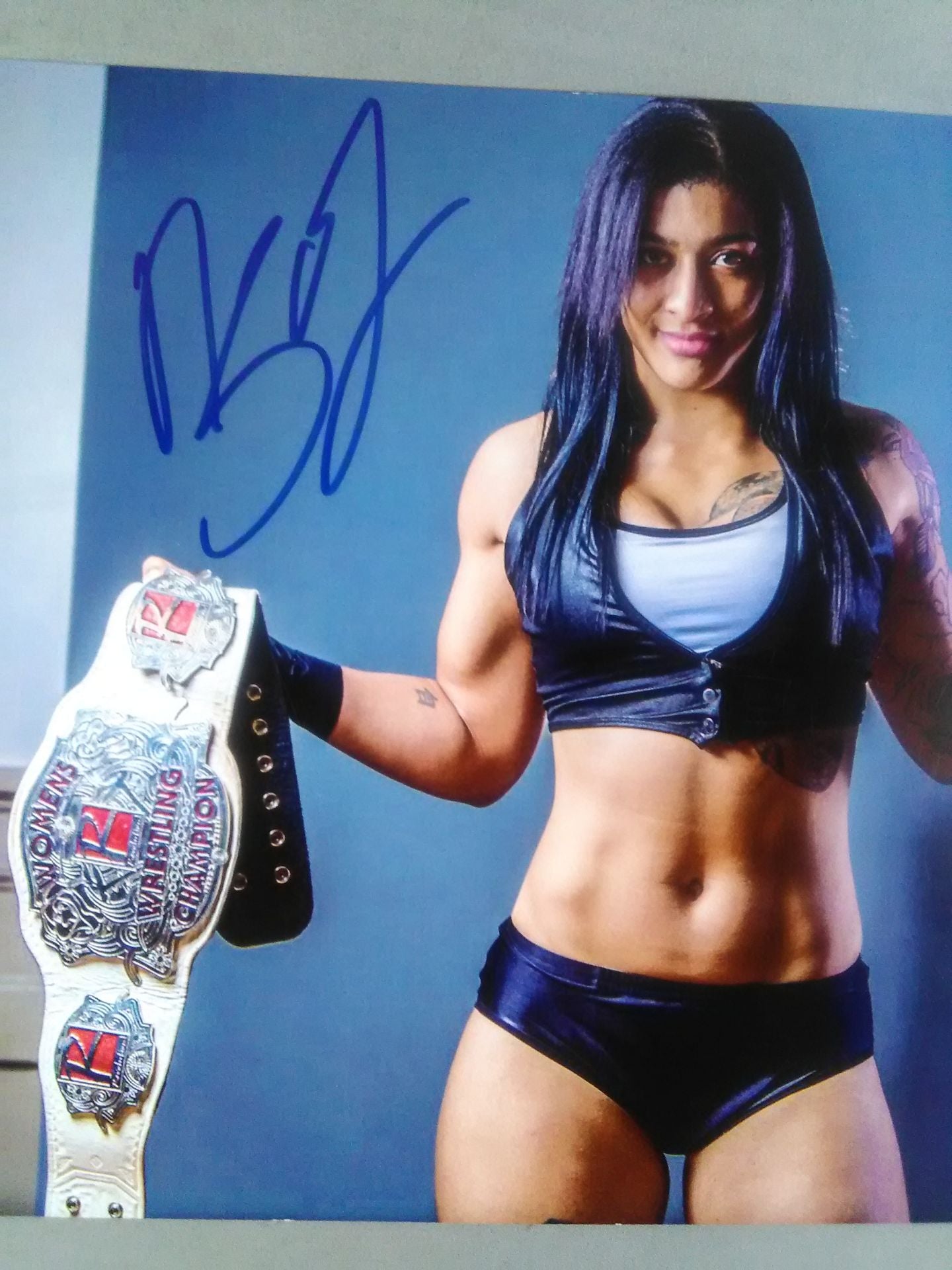 ニコール・サボイ 直筆サイン入りポートレート