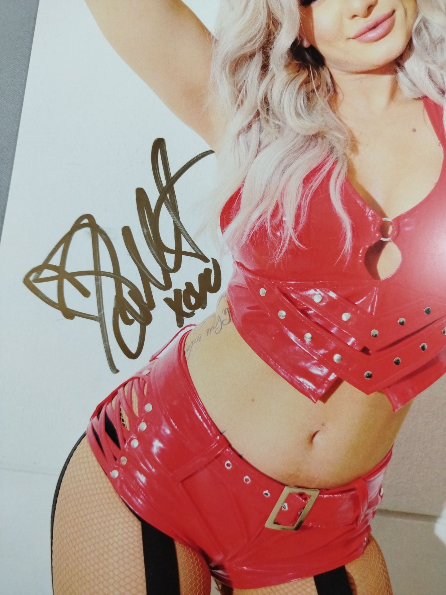 スカーレット 直筆サイン入りポートレート(A-2)