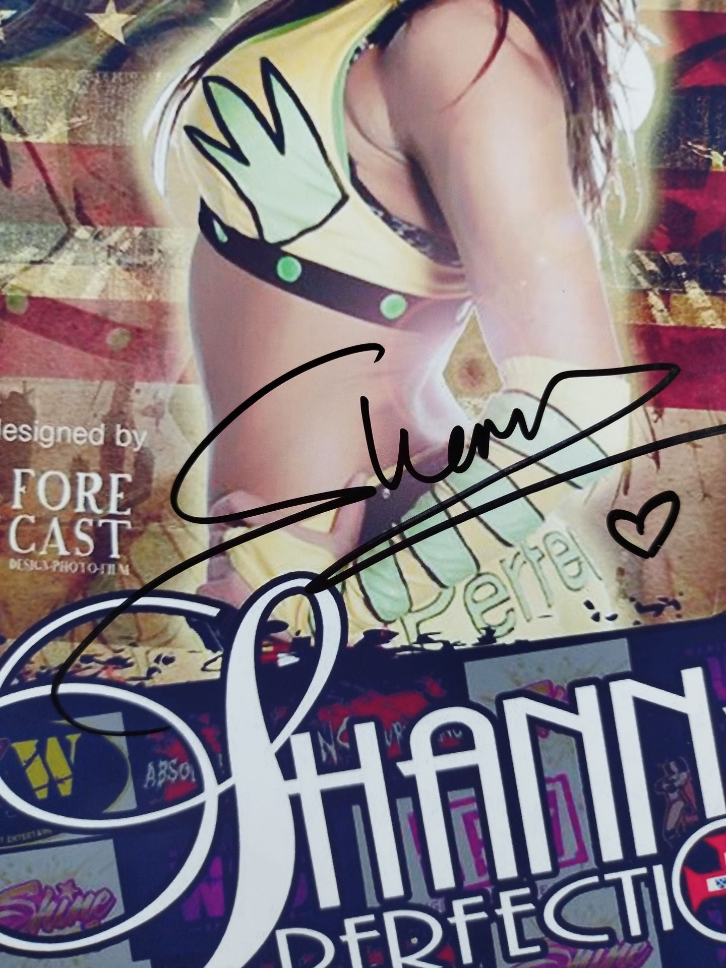 シャナ 直筆サイン入りポートレート(A-1)