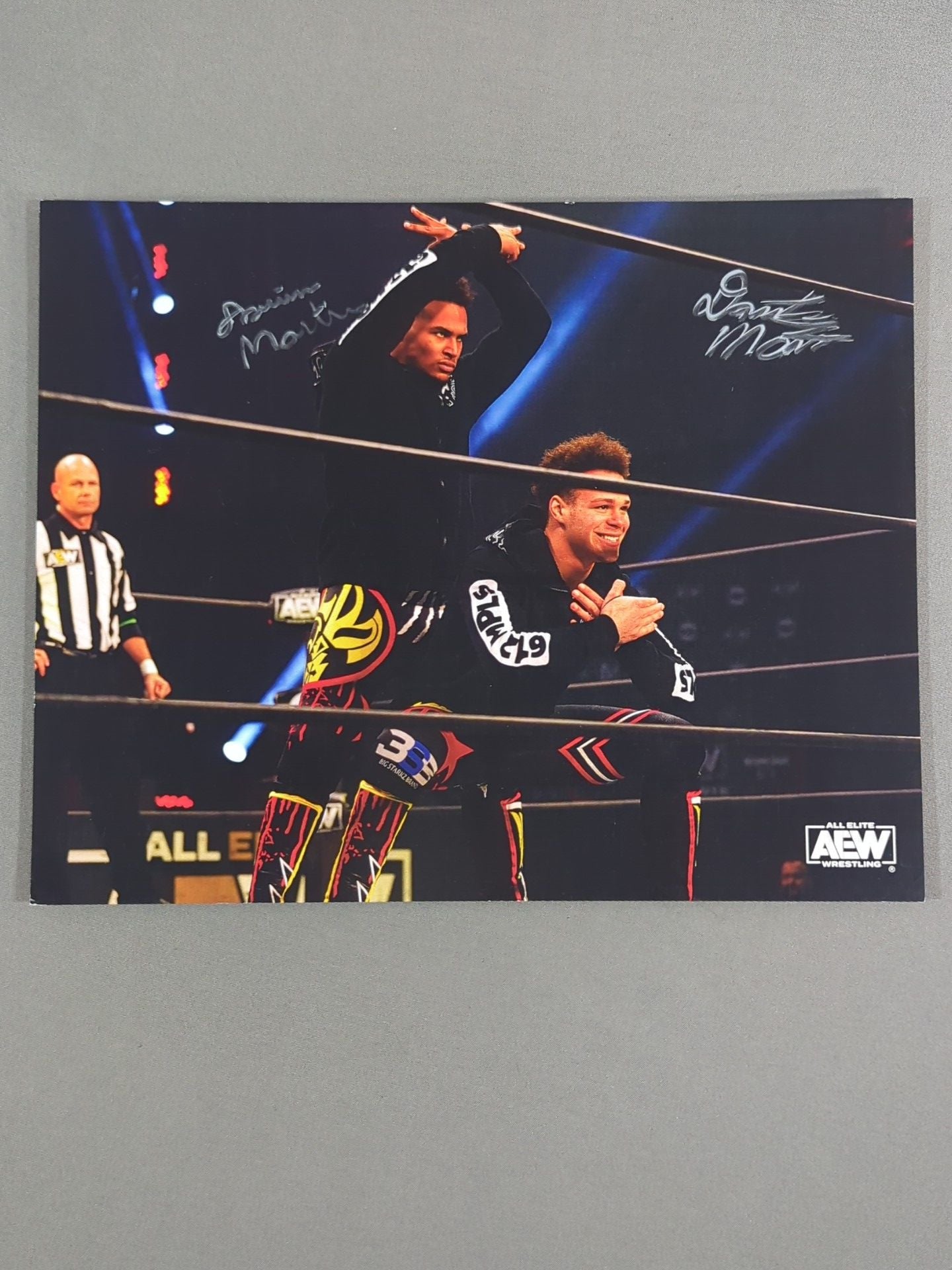 ★AEW★ ダリウス&ダンテ・マーティン 直筆Wサイン入りポートレート(A-1)
