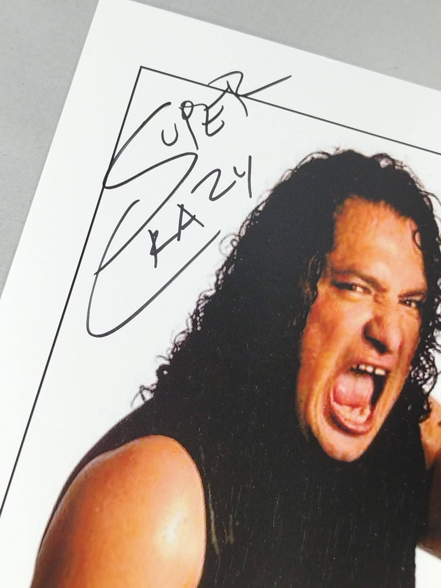 スペル・クレイジー 直筆サイン入りポートレート(A-3)