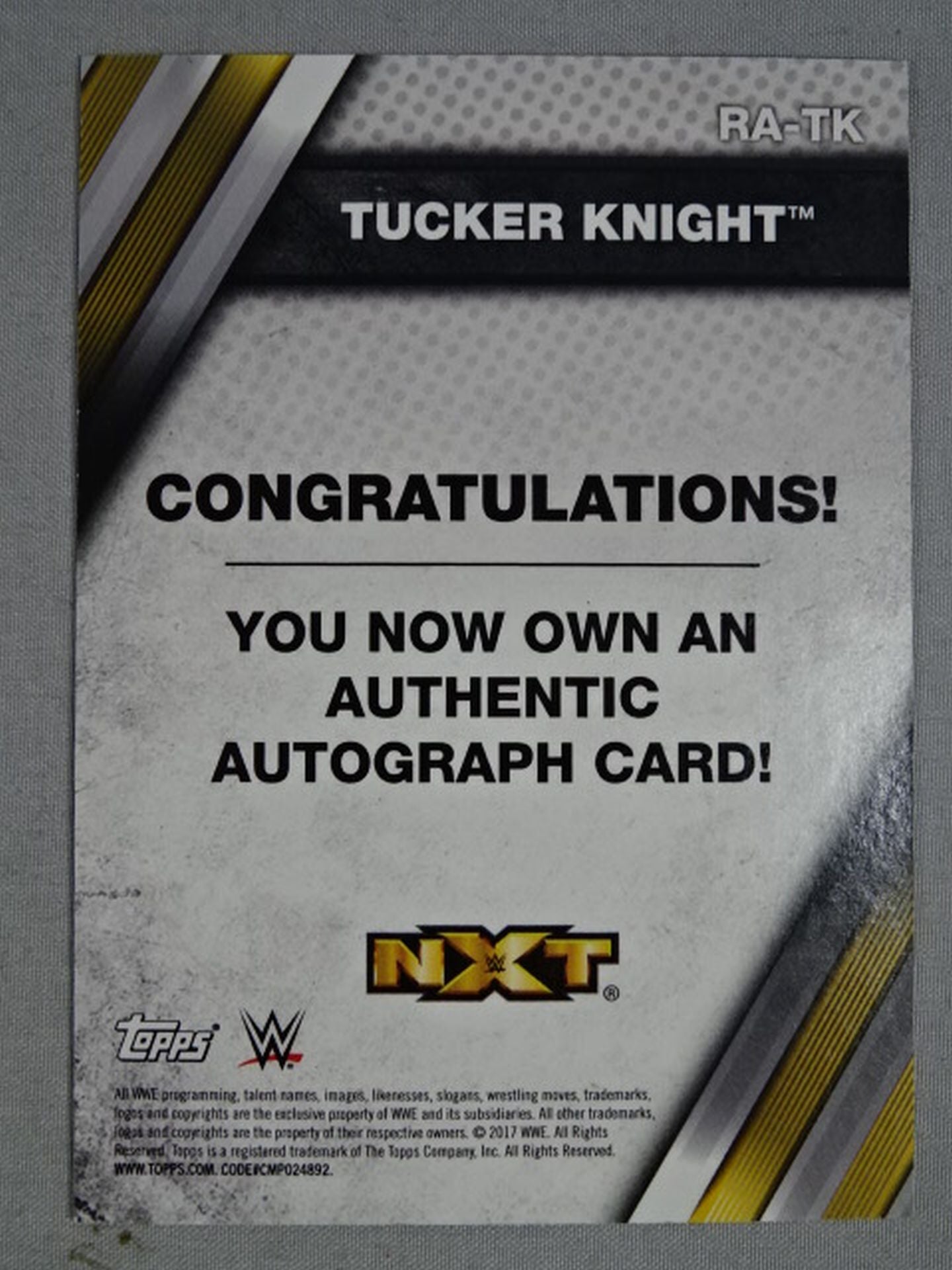 2017 topps NXT タッカー・ナイト 公式サインカード