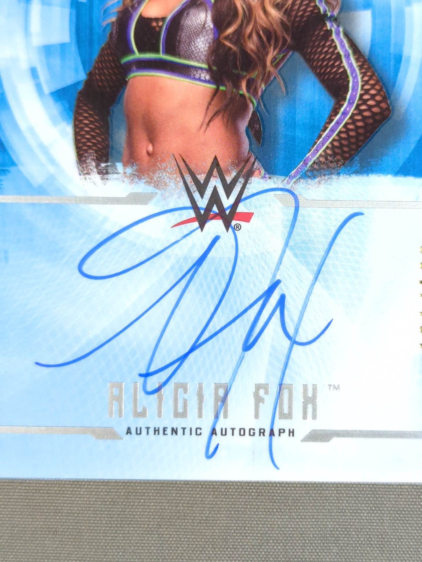 2017 WWE topps アリシア・フォックス 公式サインカード