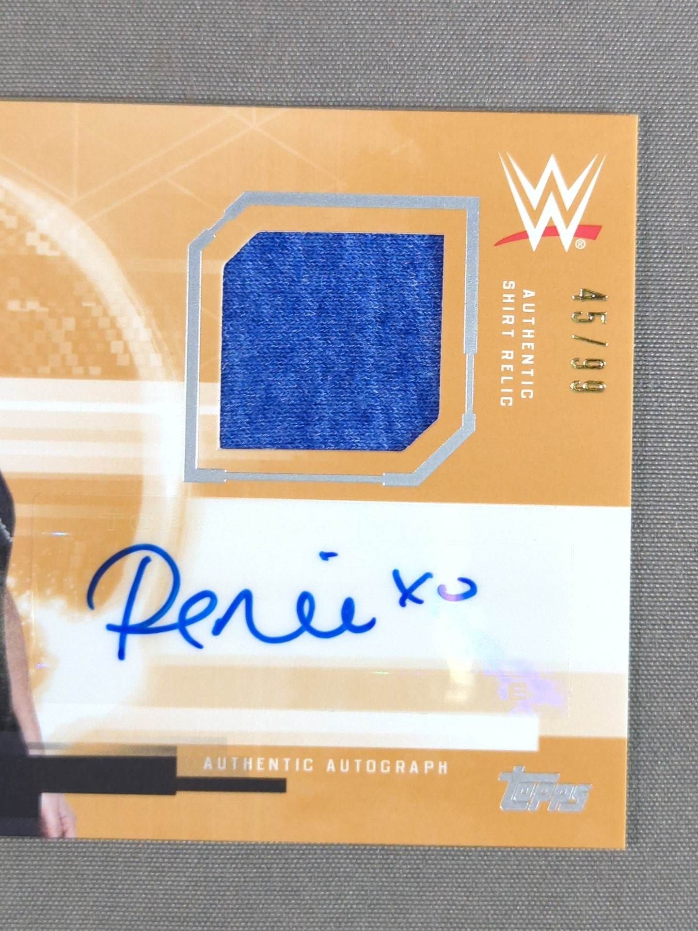 2017 WWE topps ルネ・ヤング 公式サイン&レリックカード