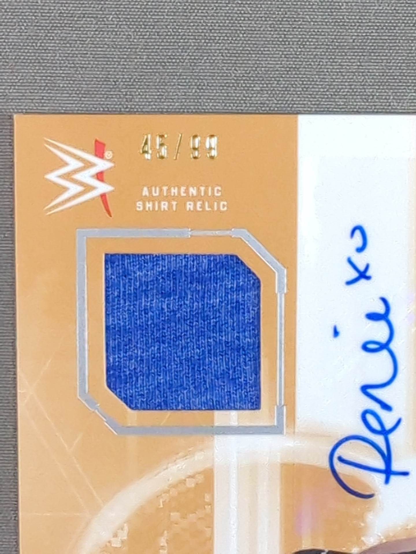 2017 WWE topps ルネ・ヤング 公式サイン&レリックカード