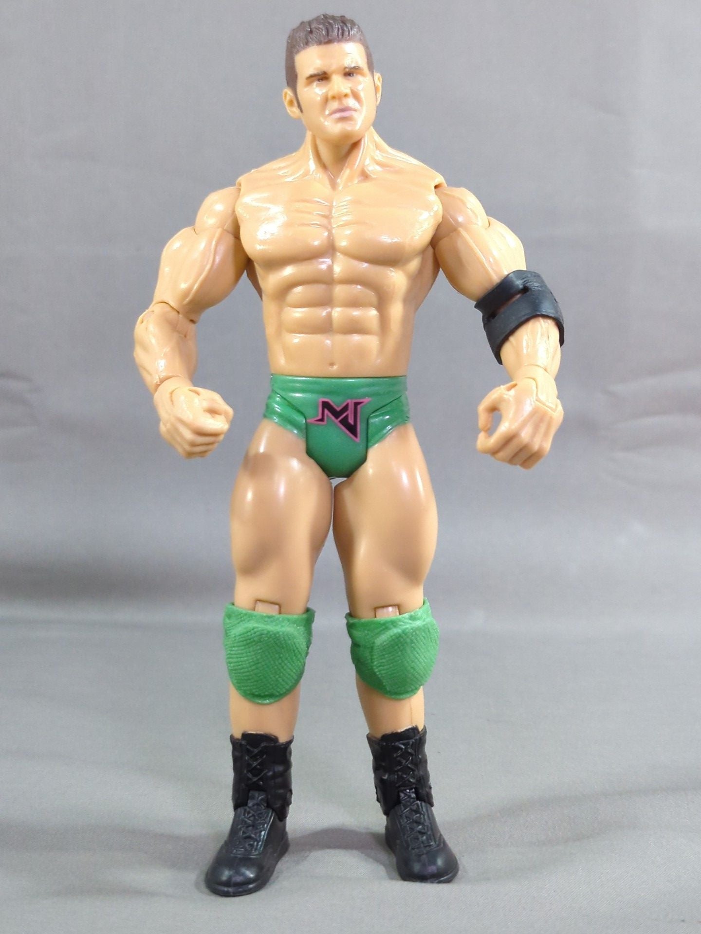 Mark Jindrak (green pants)