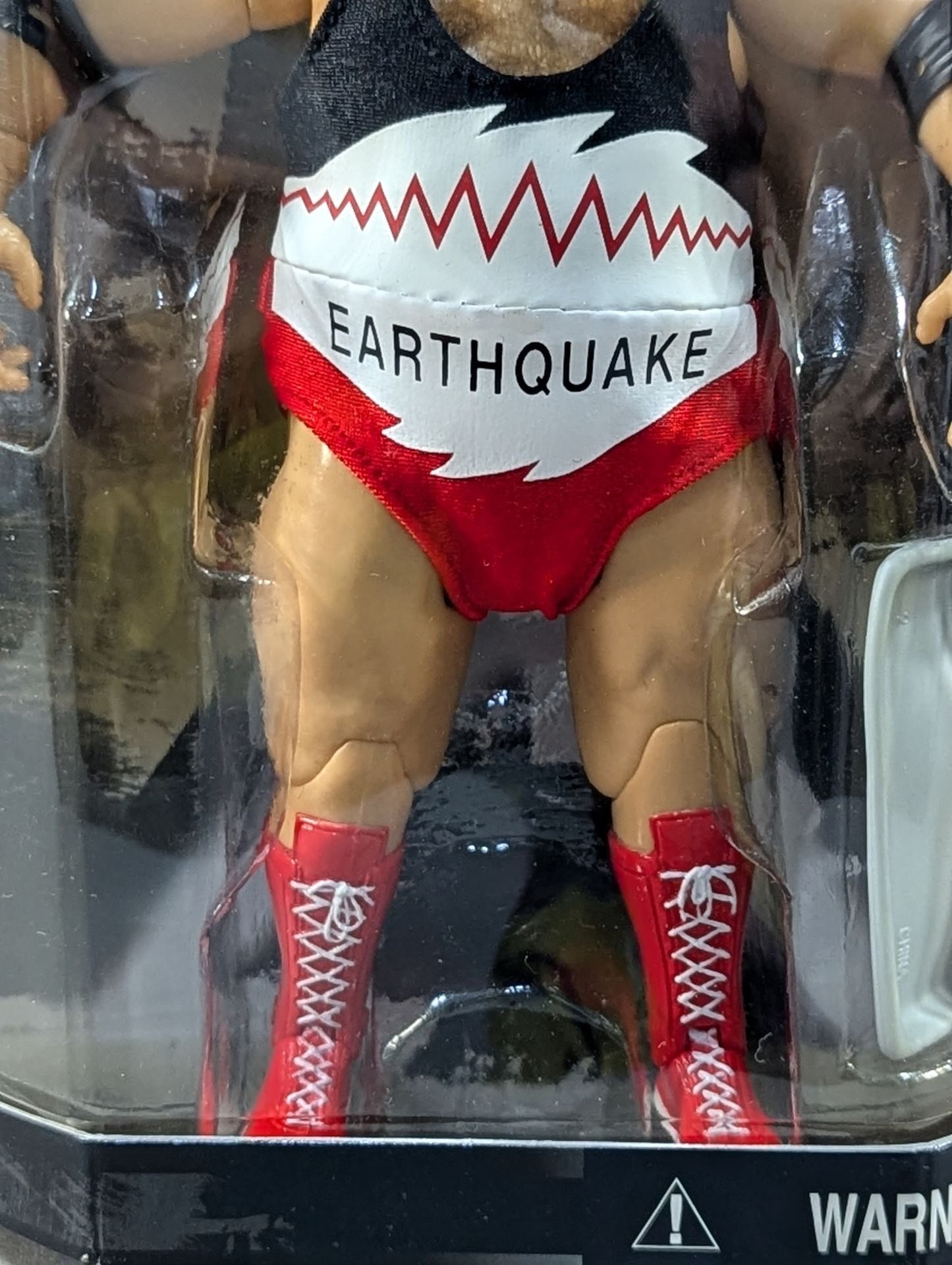 Earthquake (white×red singlet)