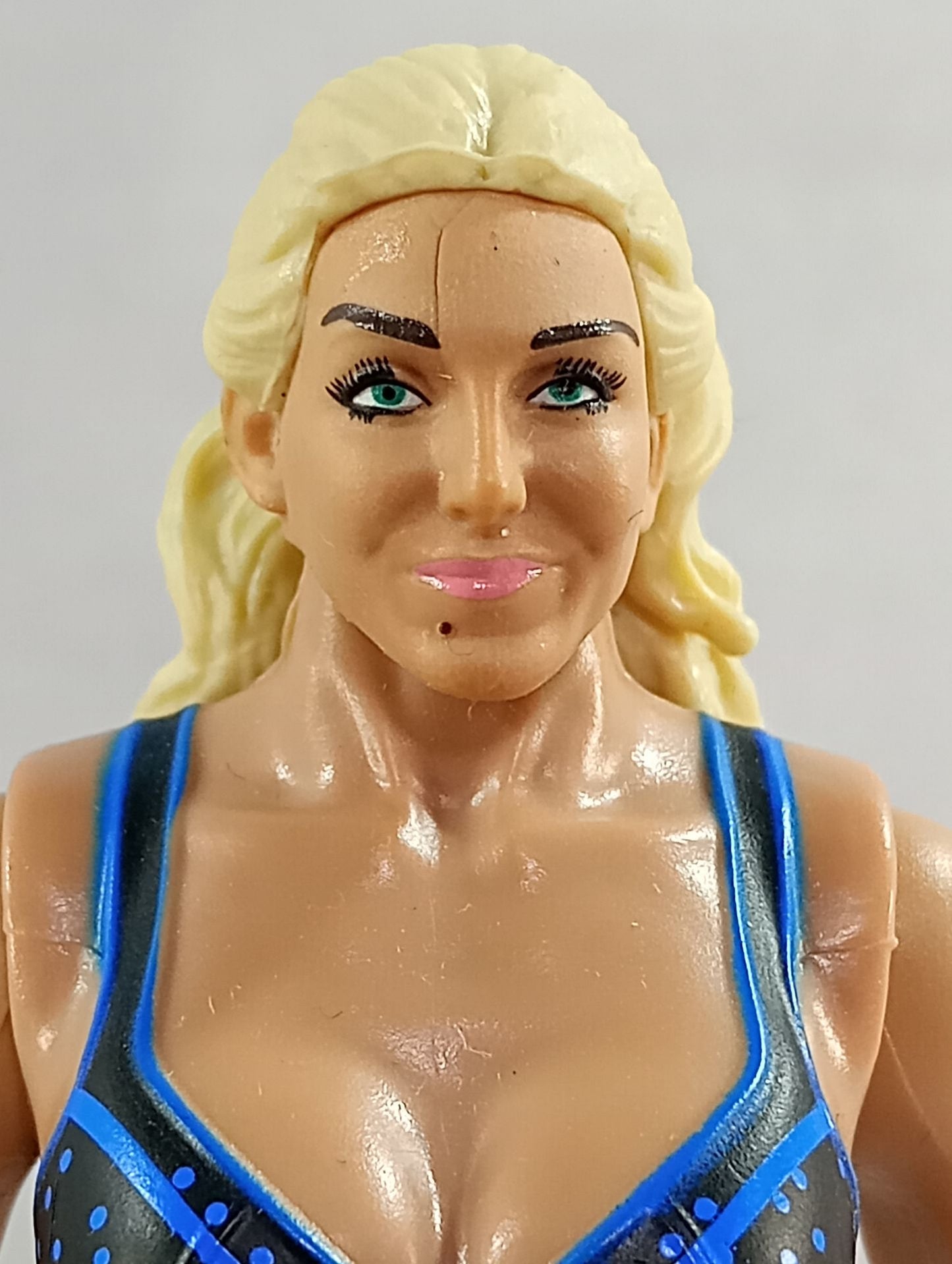 Charlotte Flair (black×blue costume)