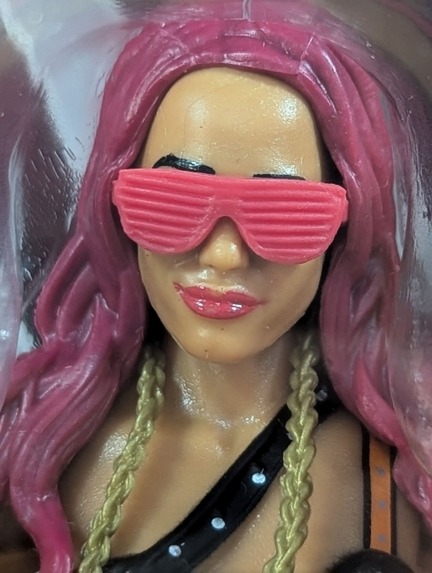 Sasha Banks (orange×white costume)