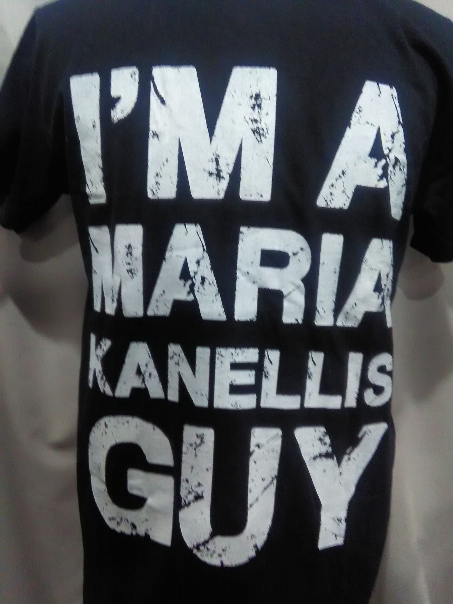 マリア・ケネリス「IM A MARIA KANELLIS GUY」Tシャツ