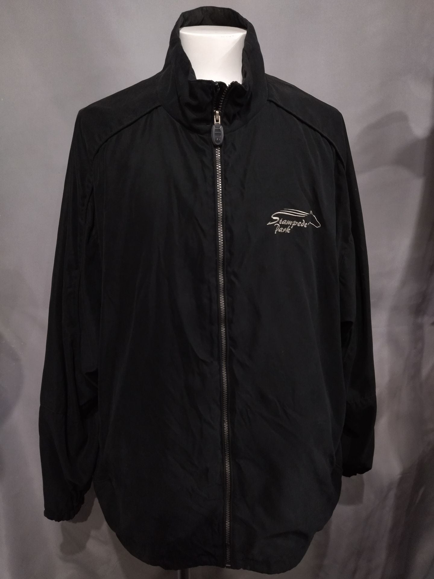 Stanpede Park ロゴ入りジャンパー