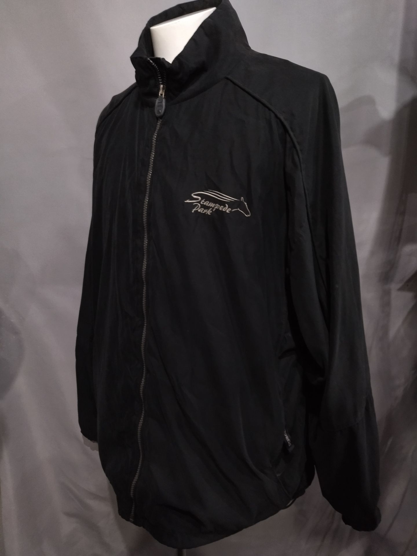 Stanpede Park ロゴ入りジャンパー