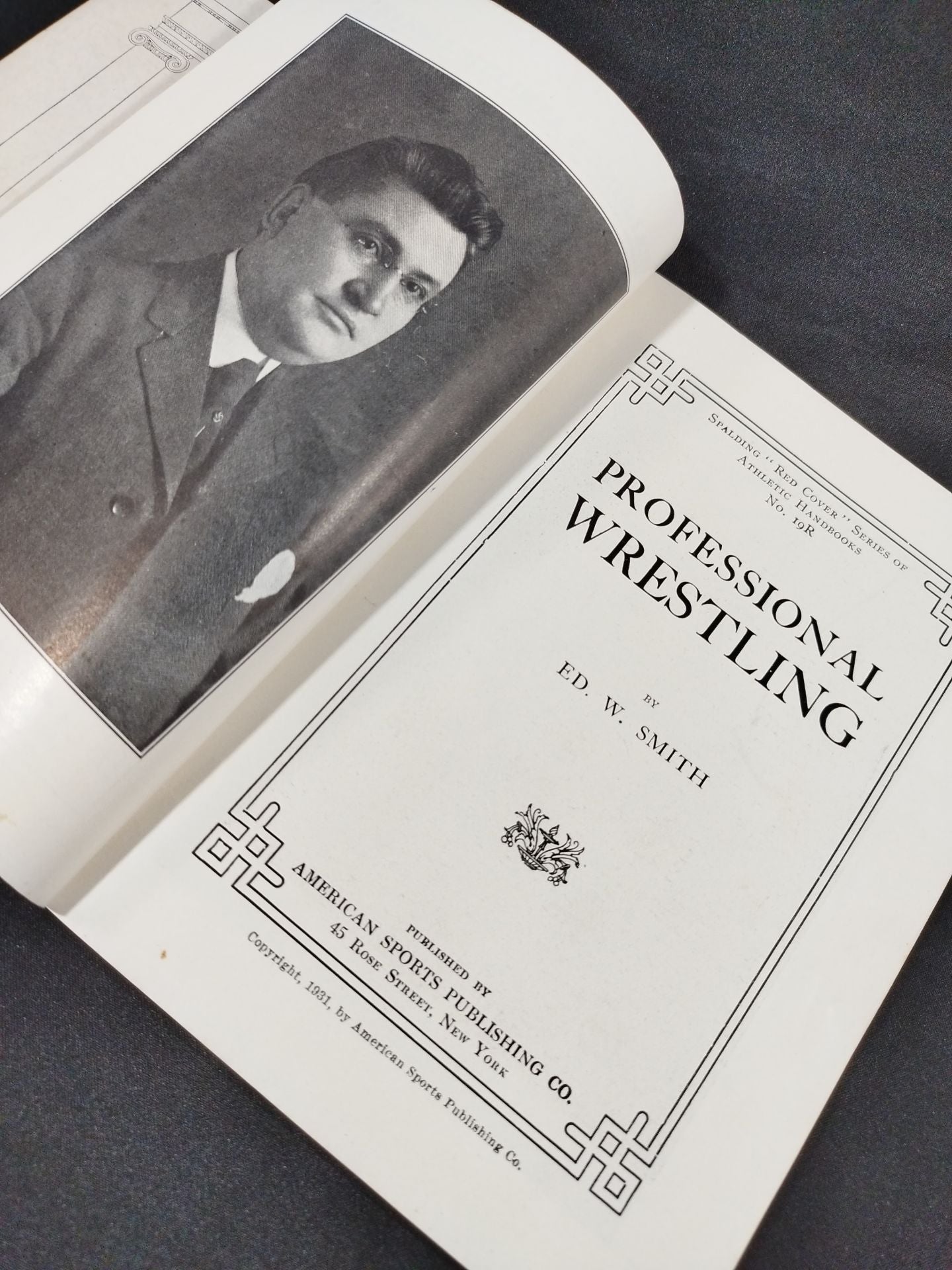 SPALDING’S ATHLETIC LIBRARY / Professional Wrestling