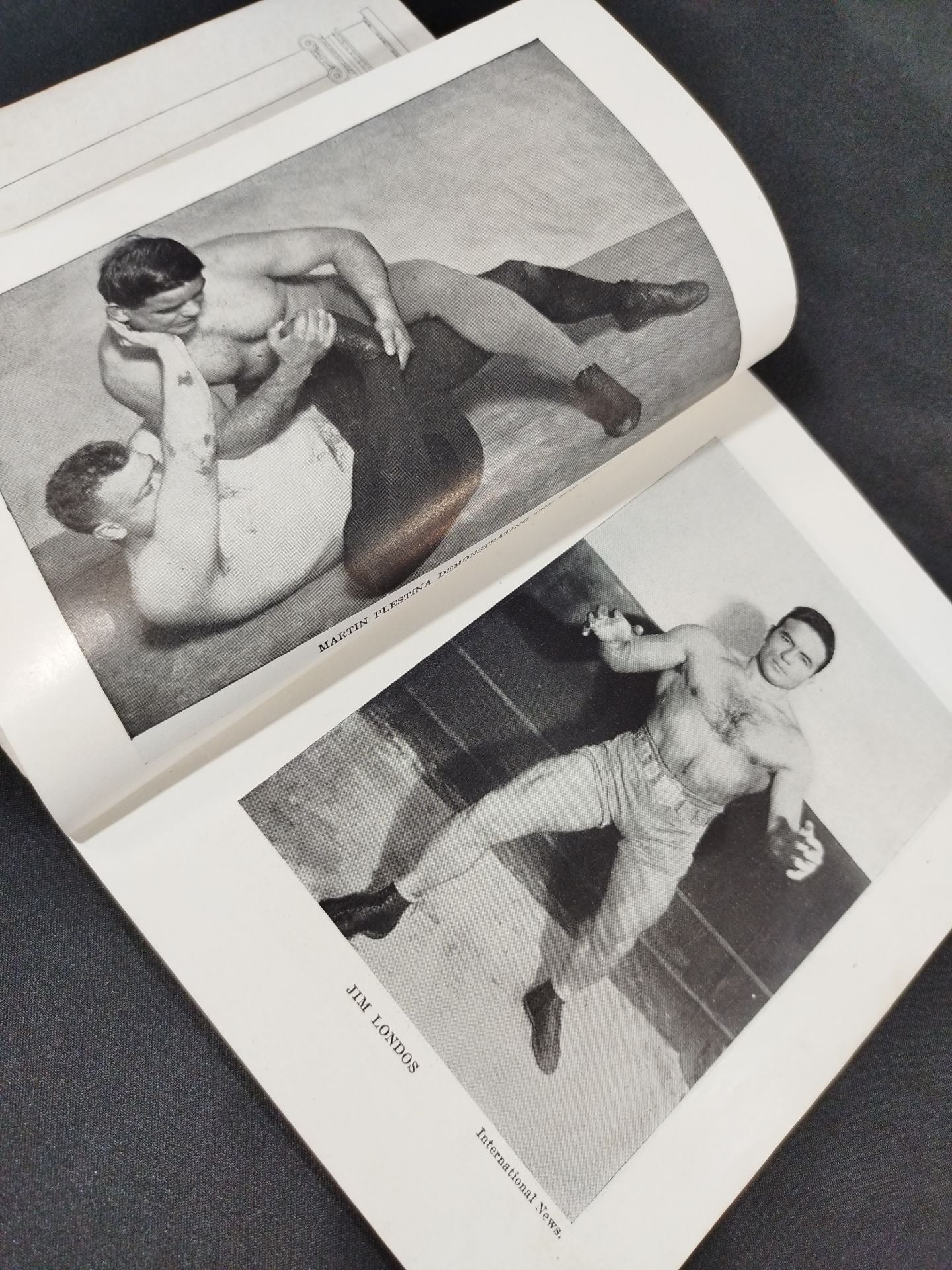 SPALDING’S ATHLETIC LIBRARY / Professional Wrestling