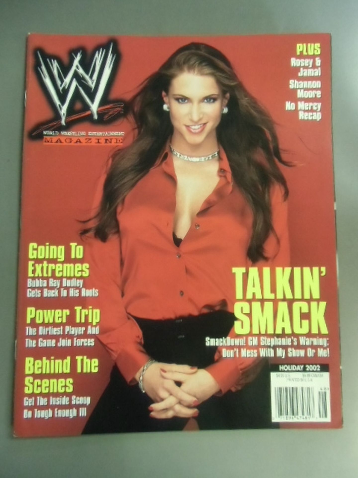 WWE MAGAZINE 2002 HOLIDAY