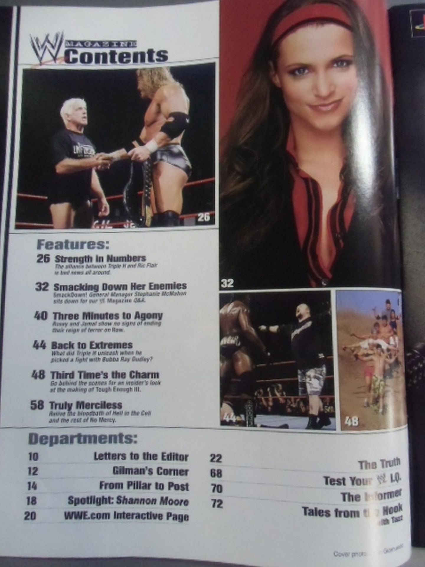 WWE MAGAZINE 2002 HOLIDAY