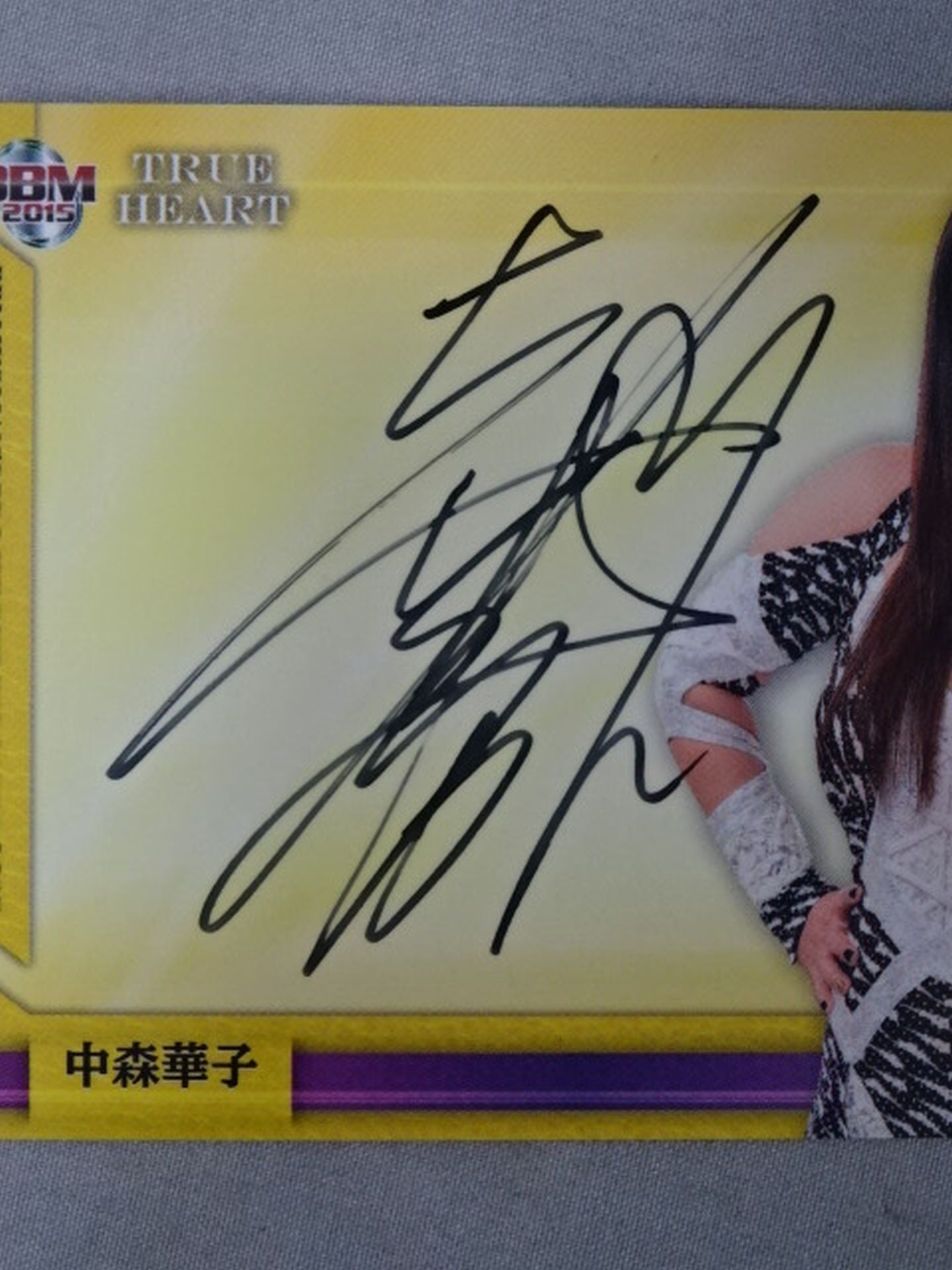 2015 BBM 中森華子 公式サインカード